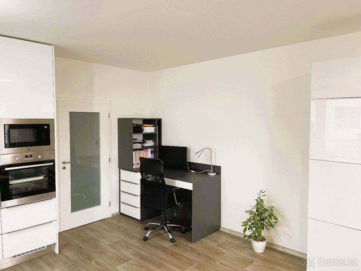 Studio flat to rent, 53 m², Na Spravedlnosti, Pardubice, Pardubický Region Studio flat to rent, 53 m², Na Spravedlnosti, Pardubice, Pardubický Region