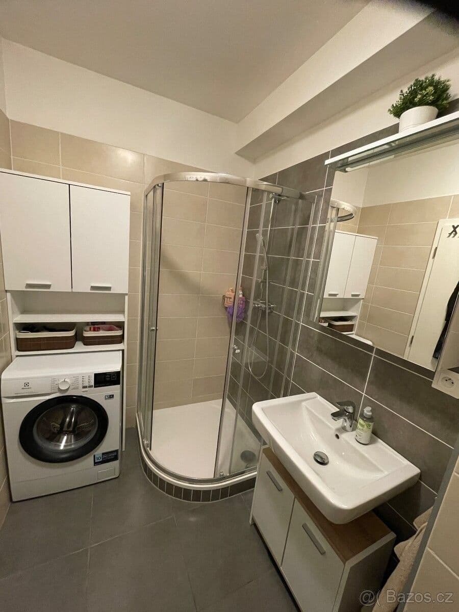 Studio flat to rent, 53 m², Na Spravedlnosti, Pardubice, Pardubický Region Studio flat to rent, 53 m², Na Spravedlnosti, Pardubice, Pardubický Region