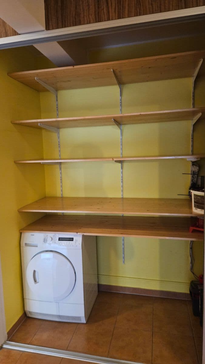 2 bedroom with open-plan kitchen flat to rent, 92 m², Hakenova, Prague, Prague 2 bedroom with open-plan kitchen flat to rent, 92 m², Hakenova, Prague, Prague