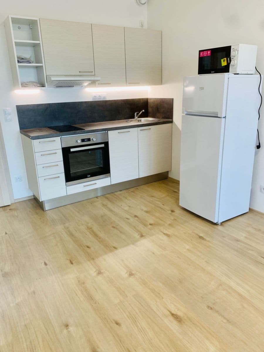 Studio flat to rent, 35 m², Jurkovičova, Prague, Prague Studio flat to rent, 35 m², Jurkovičova, Prague, Prague