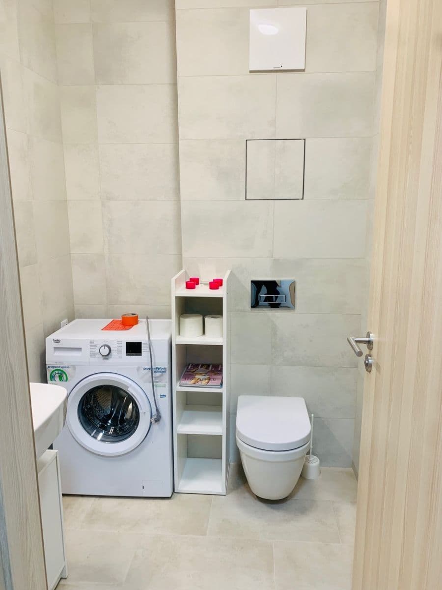 Studio flat to rent, 35 m², Jurkovičova, Prague, Prague Studio flat to rent, 35 m², Jurkovičova, Prague, Prague