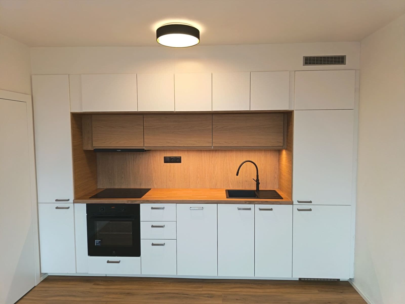 1 bedroom with open-plan kitchen flat to rent, 34 m², Dvořišťská, Prague, Prague 1 bedroom with open-plan kitchen flat to rent, 34 m², Dvořišťská, Prague, Prague