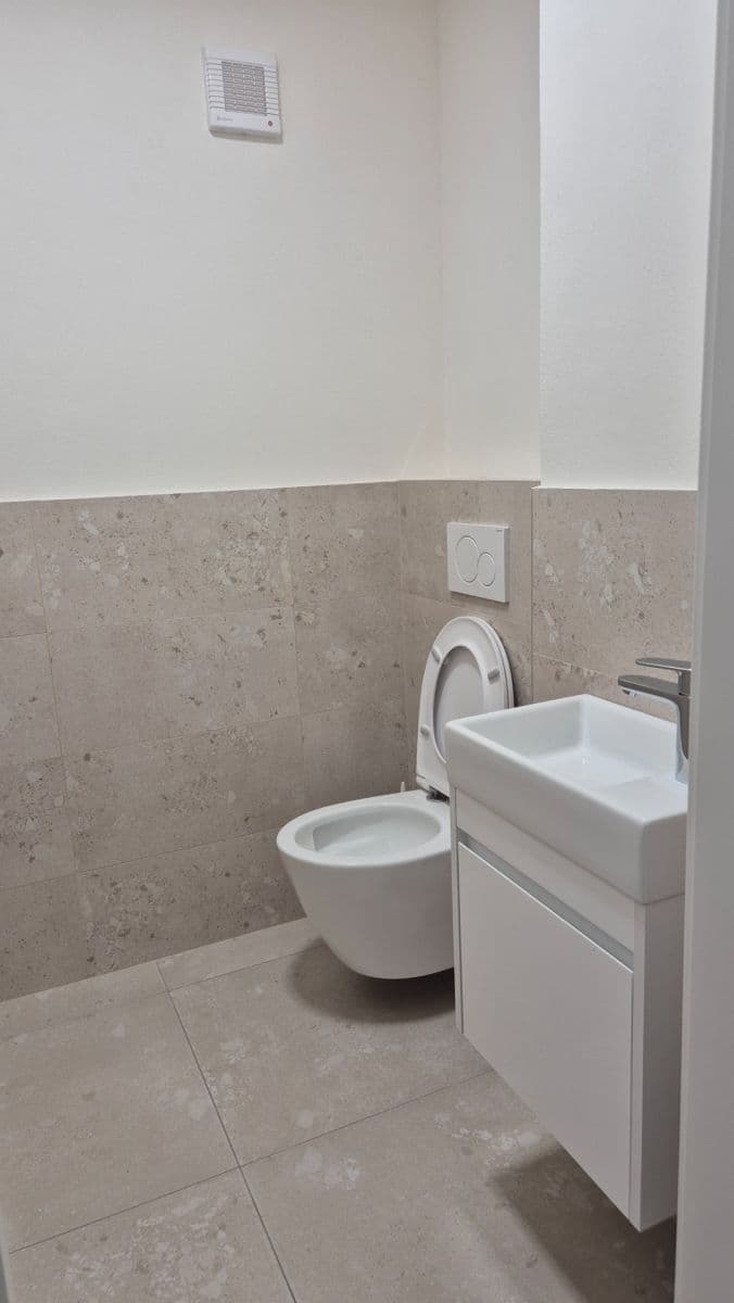 2 bedroom with open-plan kitchen flat to rent, 72 m², K Lesu, Prague, Prague 2 bedroom with open-plan kitchen flat to rent, 72 m², K Lesu, Prague, Prague