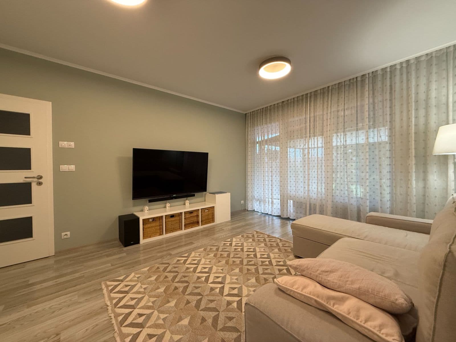 1 bedroom with open-plan kitchen flat to rent, 52 m², Hlučkova, Prague, Prague 1 bedroom with open-plan kitchen flat to rent, 52 m², Hlučkova, Prague, Prague