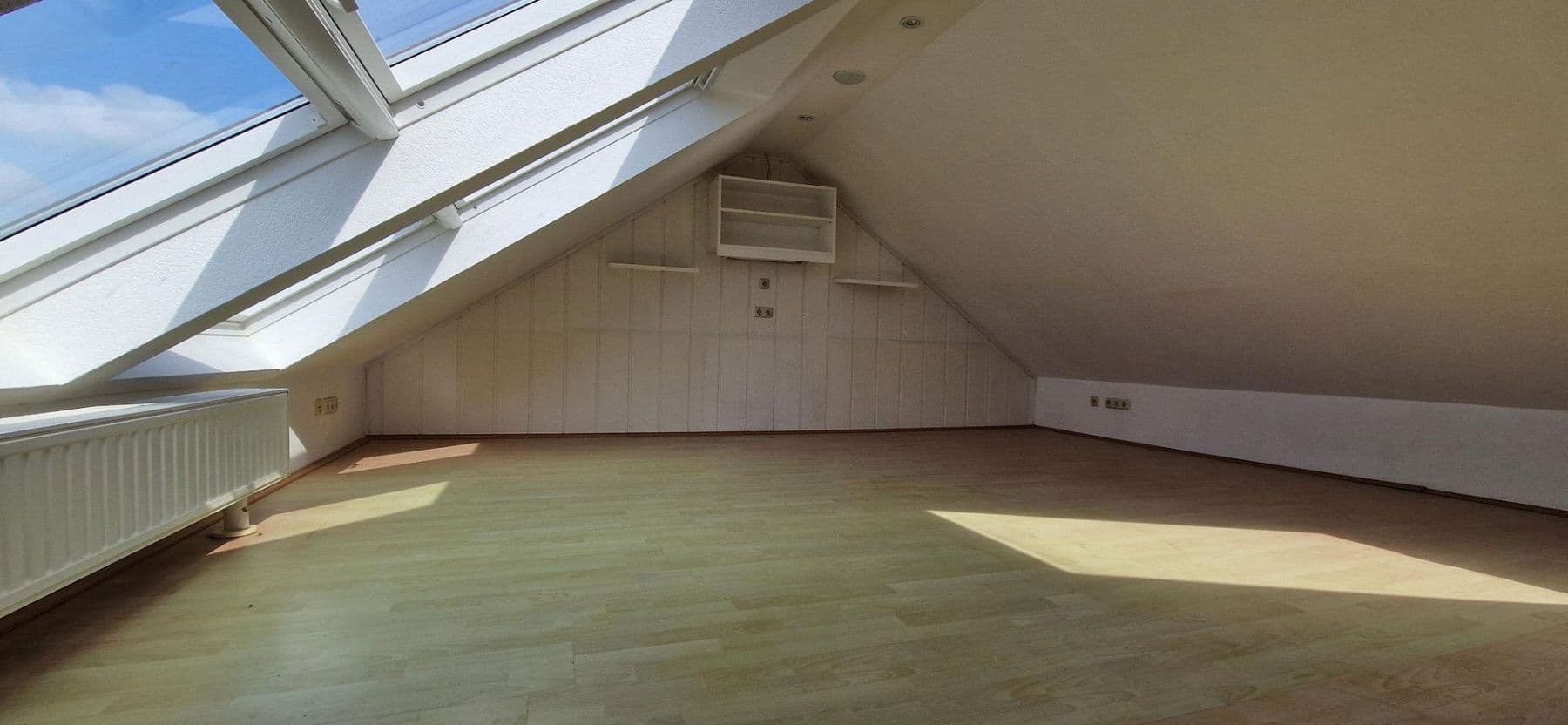 2 bedroom with open-plan kitchen flat to rent, 95 m², Duisburg, North Rhine-Westphalia 2 bedroom with open-plan kitchen flat to rent, 95 m², Duisburg, North Rhine-Westphalia