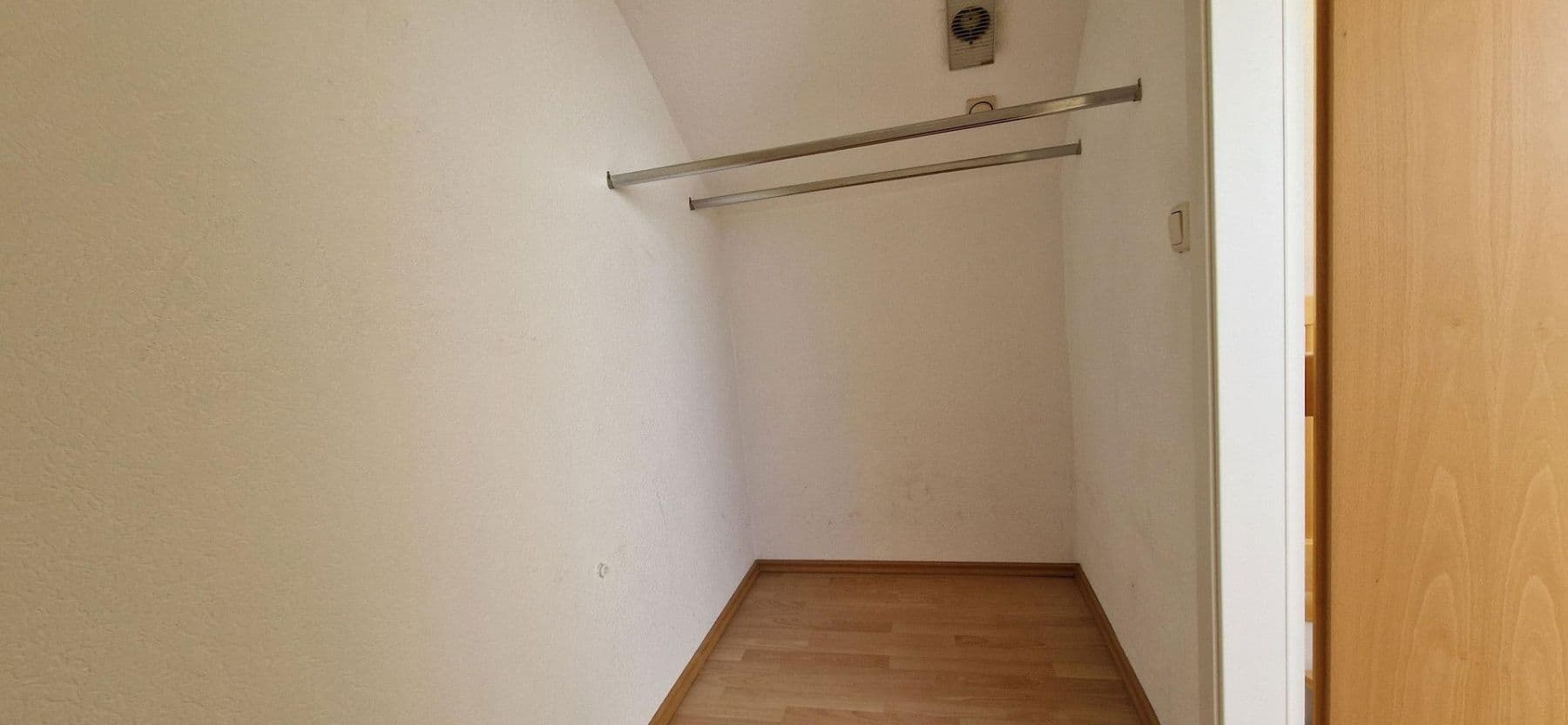 2 bedroom with open-plan kitchen flat to rent, 95 m², Duisburg, North Rhine-Westphalia 2 bedroom with open-plan kitchen flat to rent, 95 m², Duisburg, North Rhine-Westphalia