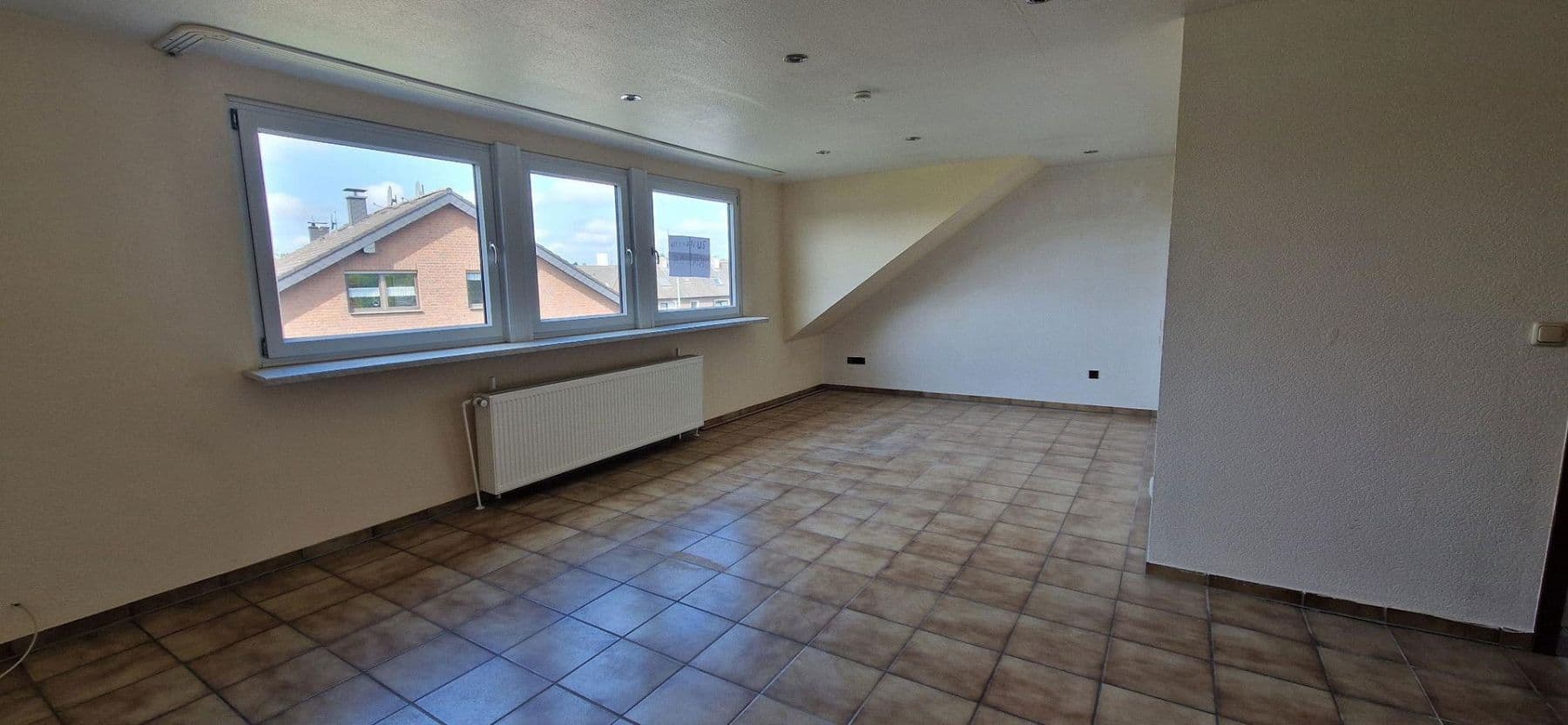 2 bedroom with open-plan kitchen flat to rent, 95 m², Duisburg, North Rhine-Westphalia 2 bedroom with open-plan kitchen flat to rent, 95 m², Duisburg, North Rhine-Westphalia