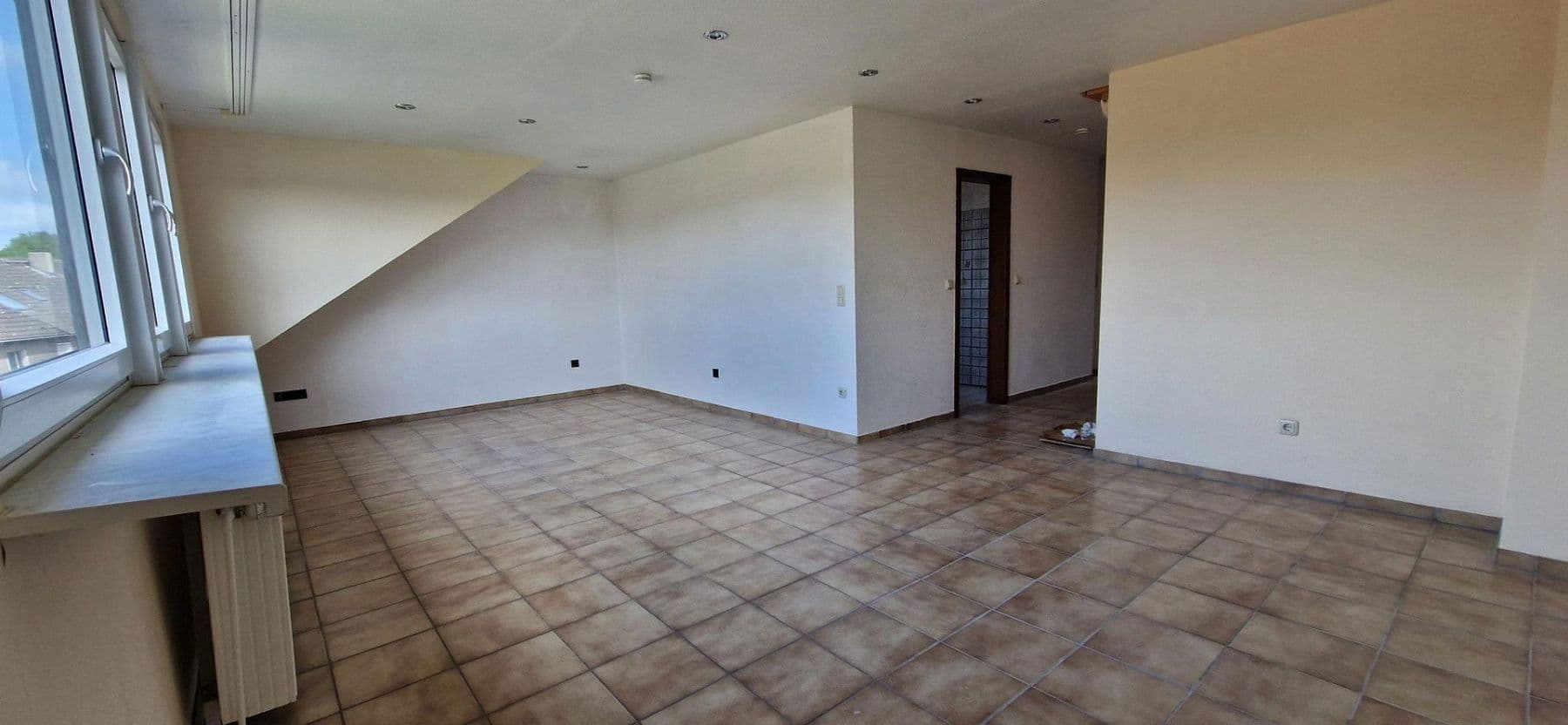 2 bedroom with open-plan kitchen flat to rent, 95 m², Duisburg, North Rhine-Westphalia 2 bedroom with open-plan kitchen flat to rent, 95 m², Duisburg, North Rhine-Westphalia