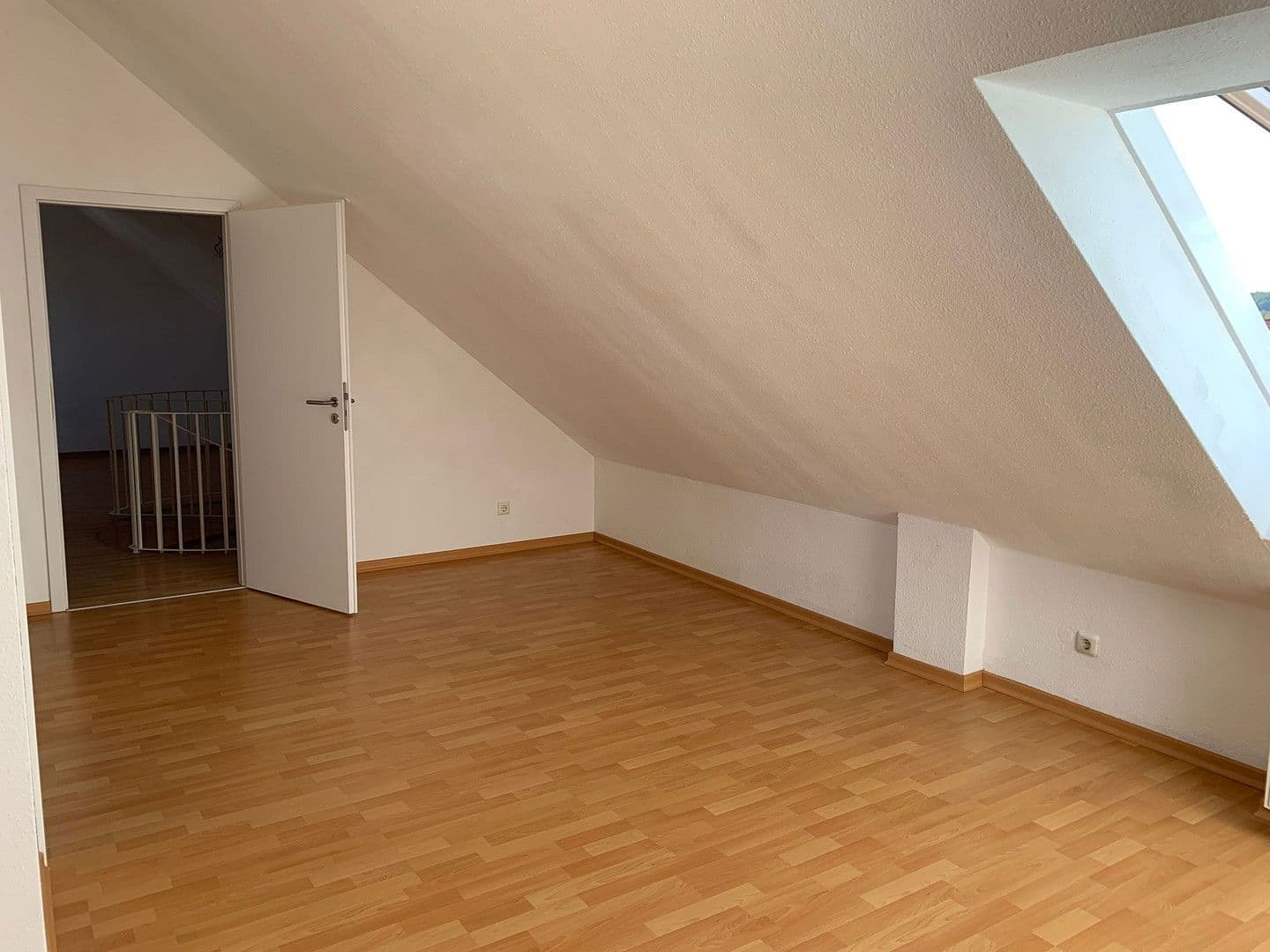 2 bedroom with open-plan kitchen flat to rent, 89 m², Offenbacher Straße, Dietzenbach, Hesse 2 bedroom with open-plan kitchen flat to rent, 89 m², Offenbacher Straße, Dietzenbach, Hesse