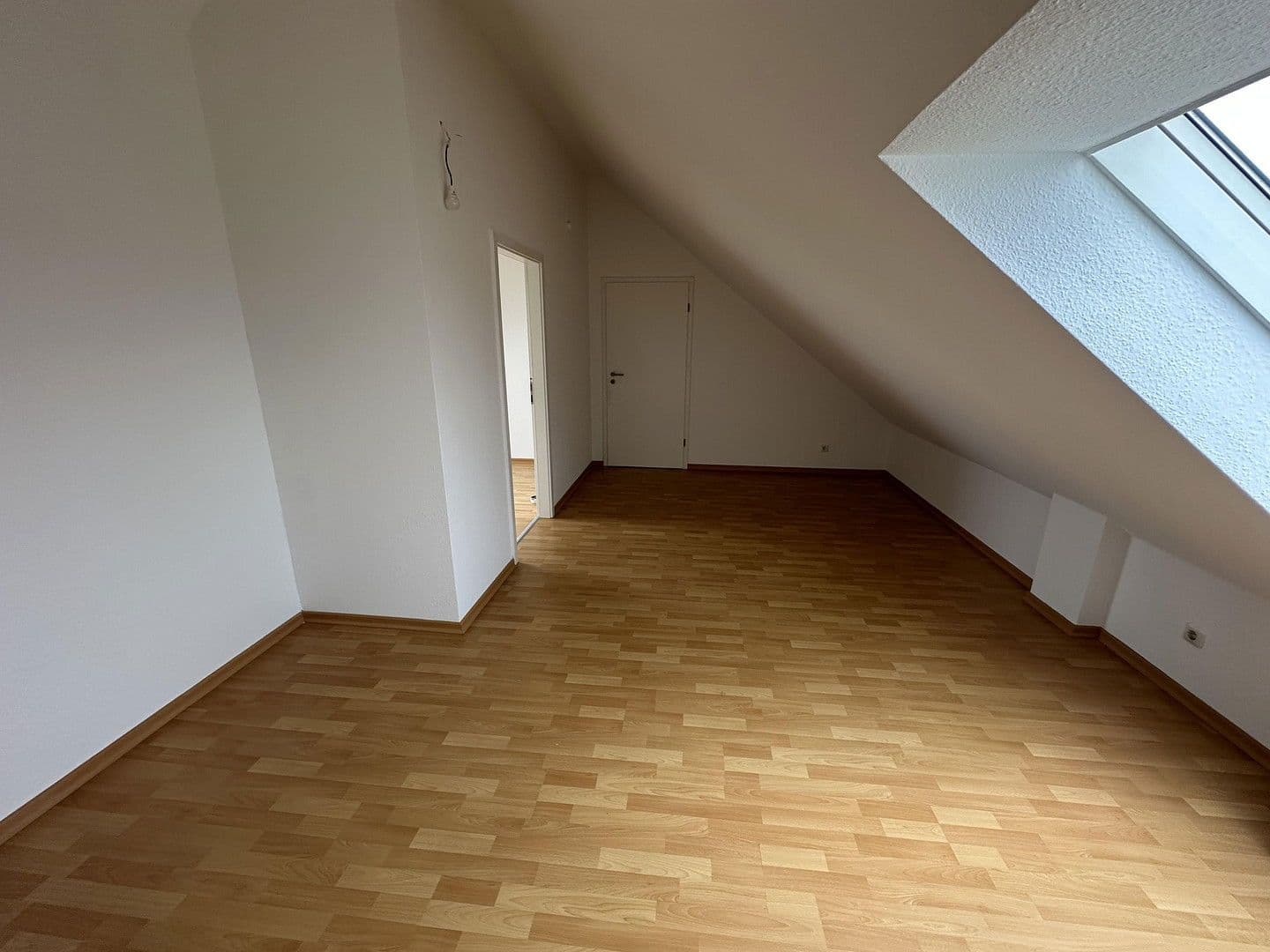 2 bedroom with open-plan kitchen flat to rent, 89 m², Offenbacher Straße, Dietzenbach, Hesse 2 bedroom with open-plan kitchen flat to rent, 89 m², Offenbacher Straße, Dietzenbach, Hesse