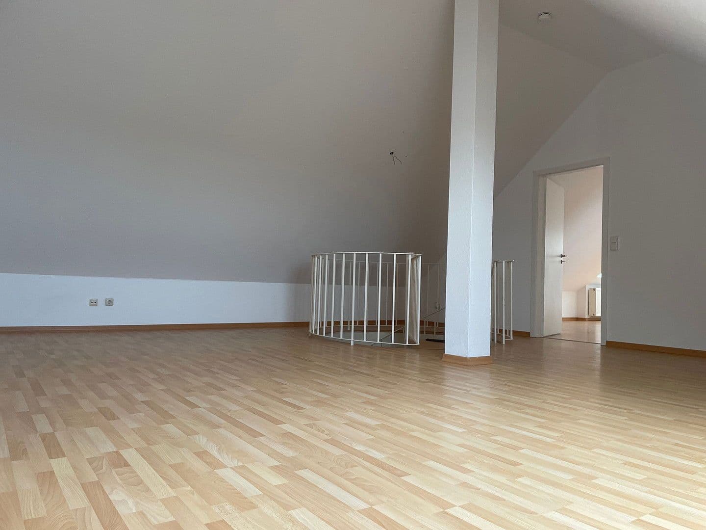 2 bedroom with open-plan kitchen flat to rent, 89 m², Offenbacher Straße, Dietzenbach, Hesse 2 bedroom with open-plan kitchen flat to rent, 89 m², Offenbacher Straße, Dietzenbach, Hesse