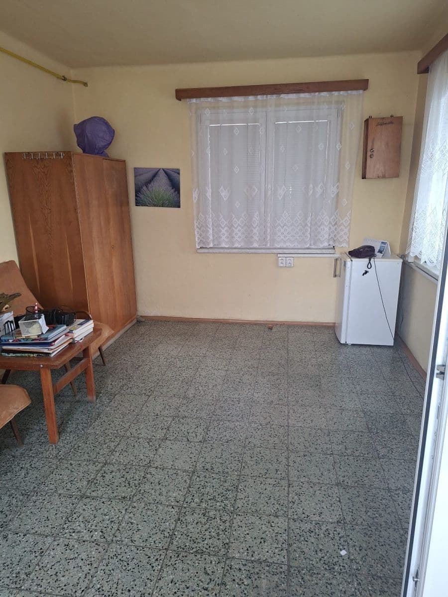 non-residential property to rent, 20 m², Pod Hájem, Králův Dvůr, Středočeský Region non-residential property to rent, 20 m², Pod Hájem, Králův Dvůr, Středočeský Region