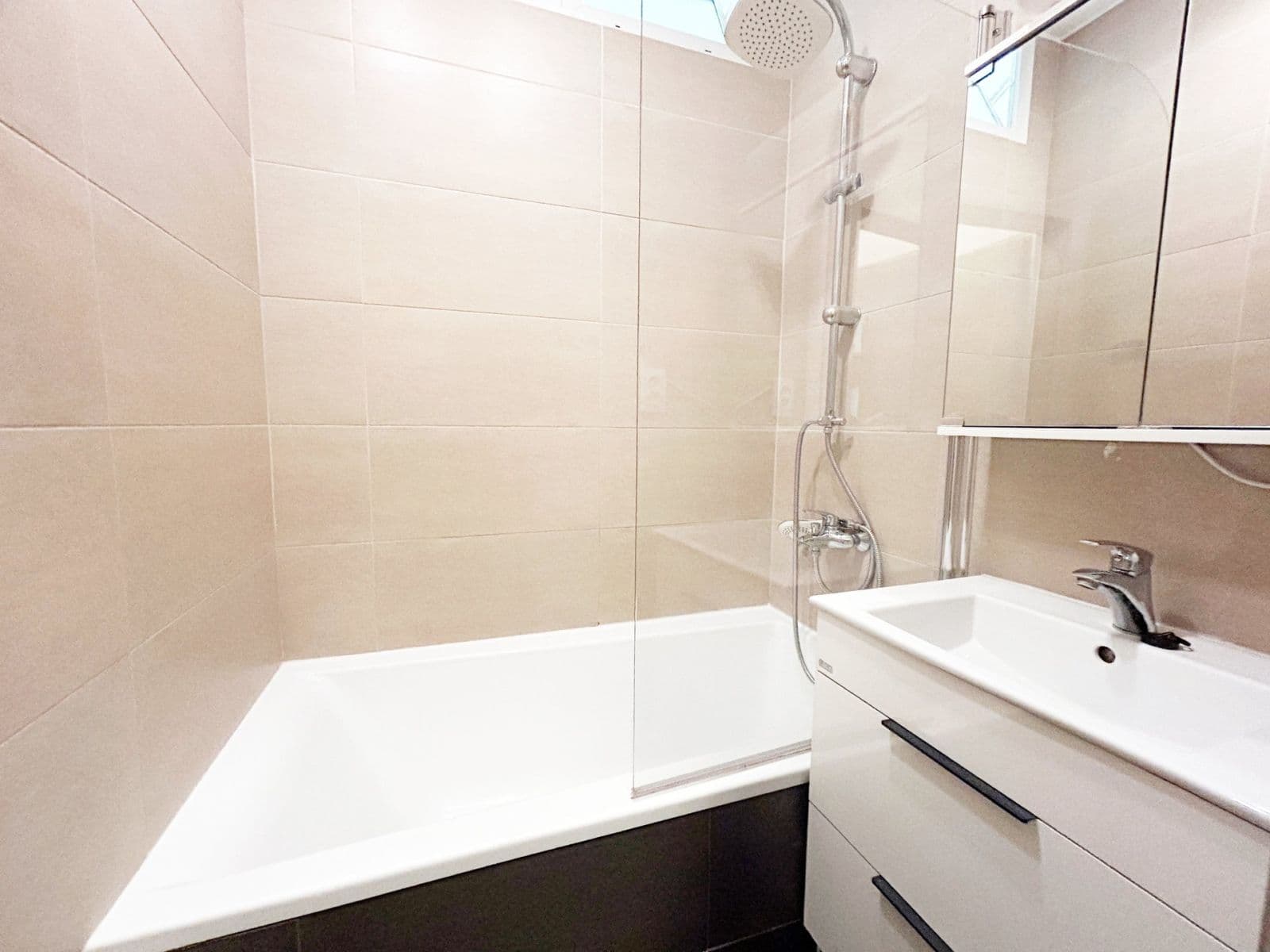 1 bedroom with open-plan kitchen flat to rent, 48 m², Spojovací, Prague, Prague 1 bedroom with open-plan kitchen flat to rent, 48 m², Spojovací, Prague, Prague