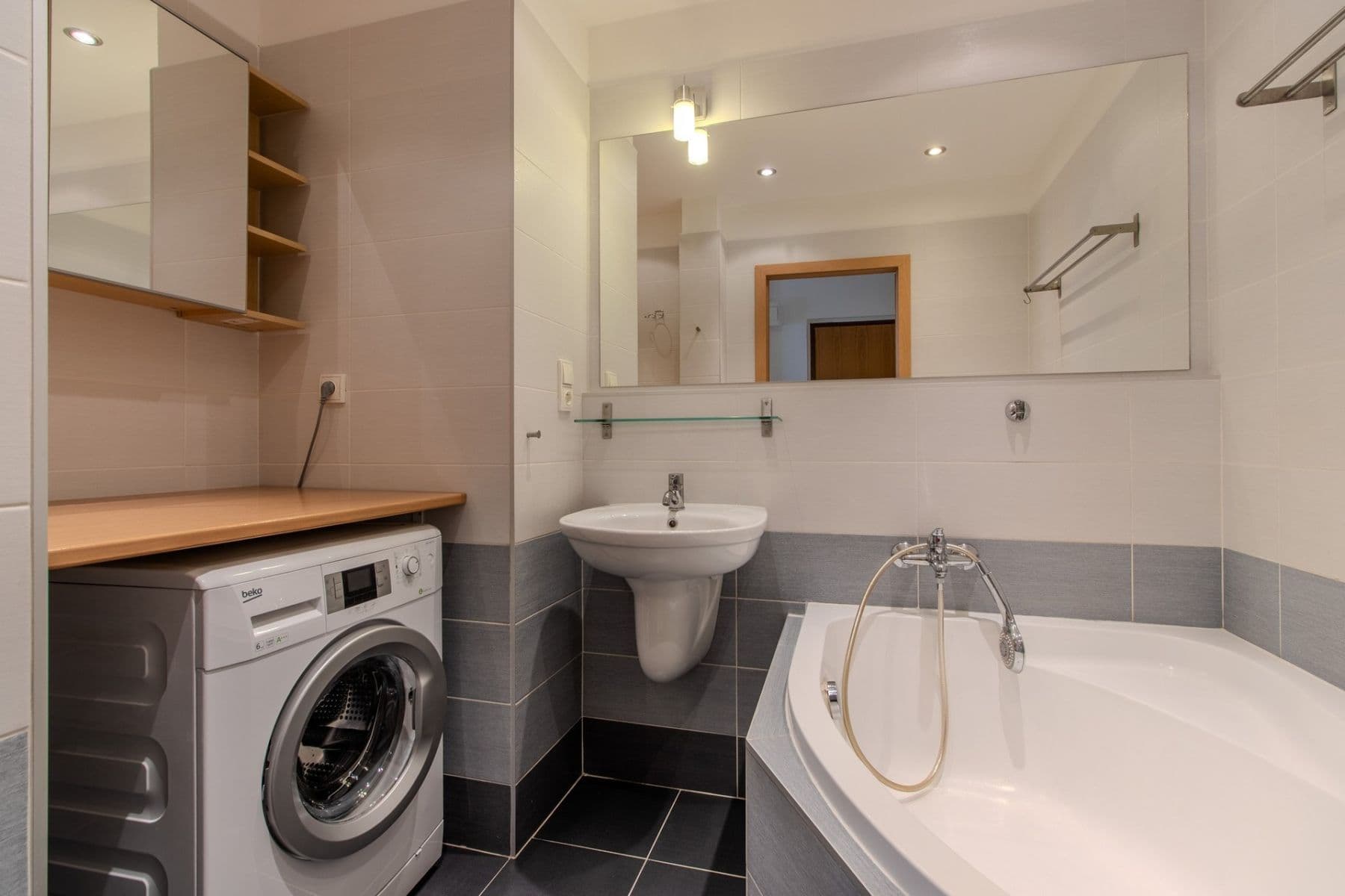 2 bedroom with open-plan kitchen flat to rent, 64 m², Jažlovická, Prague, Prague 2 bedroom with open-plan kitchen flat to rent, 64 m², Jažlovická, Prague, Prague