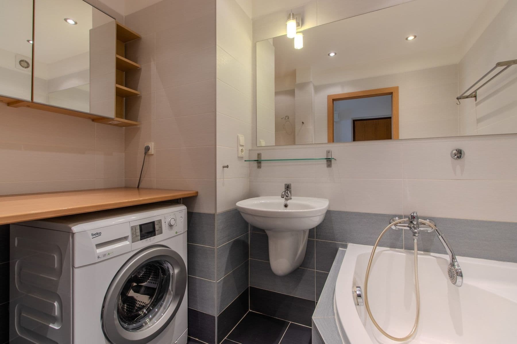 2 bedroom with open-plan kitchen flat to rent, 64 m², Jažlovická, Prague, Prague 2 bedroom with open-plan kitchen flat to rent, 64 m², Jažlovická, Prague, Prague