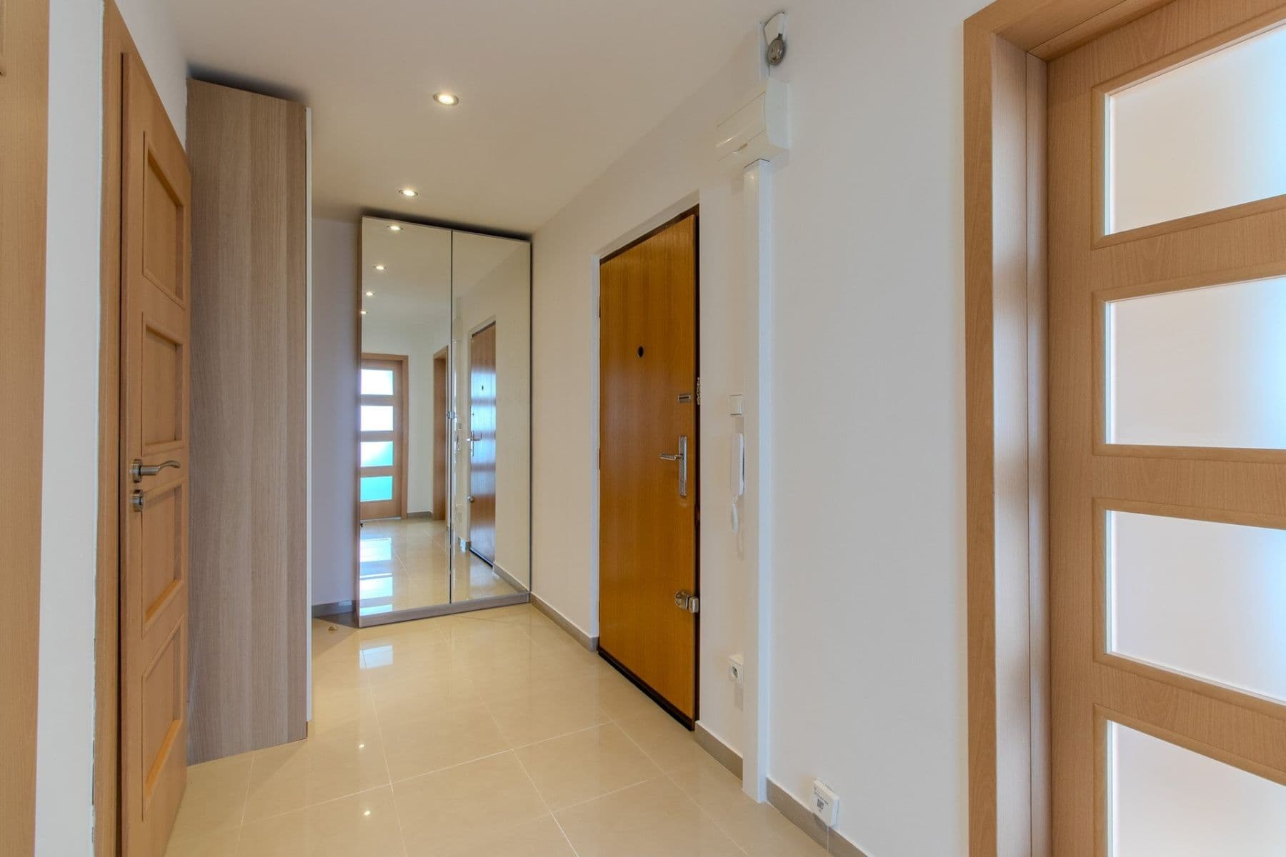 2 bedroom with open-plan kitchen flat to rent, 64 m², Jažlovická, Prague, Prague 2 bedroom with open-plan kitchen flat to rent, 64 m², Jažlovická, Prague, Prague