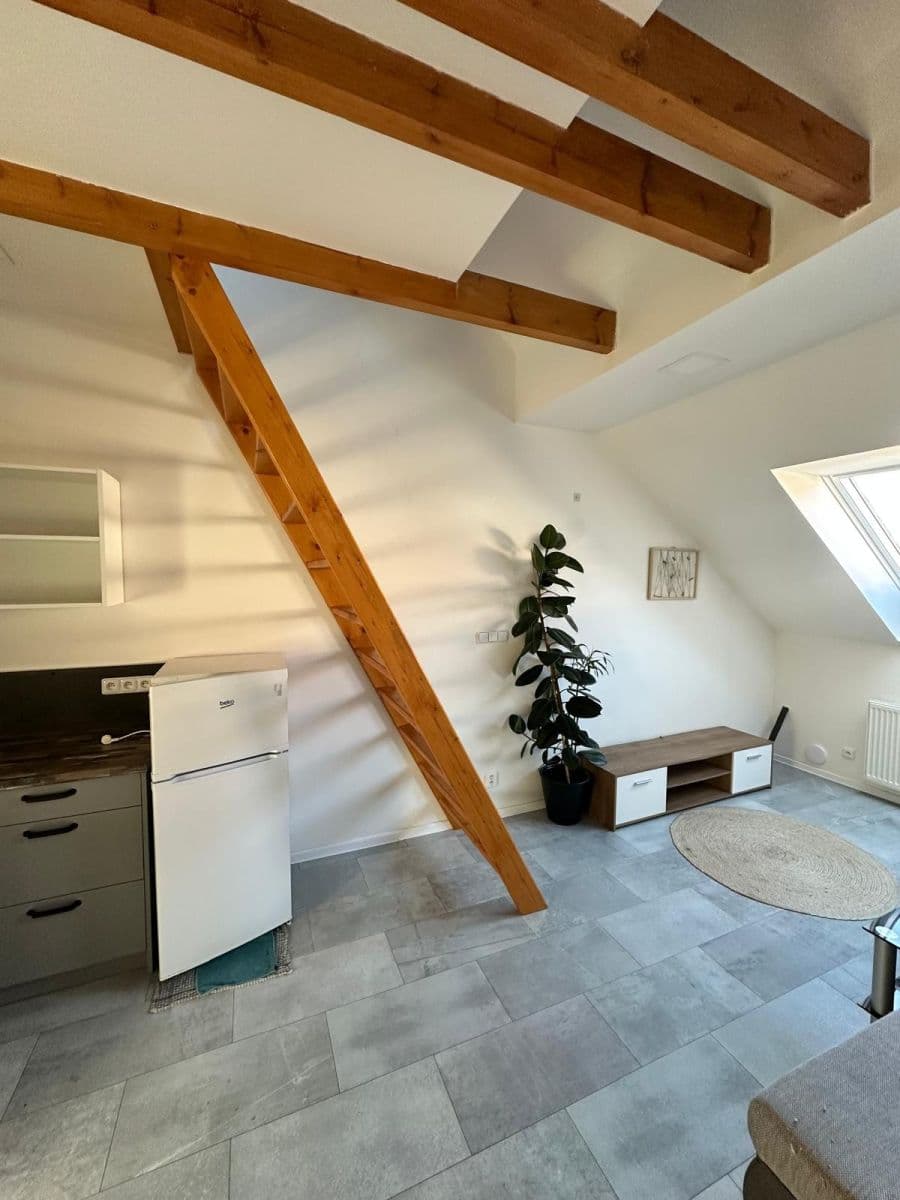 1 bedroom with open-plan kitchen flat to rent, 60 m², Komenského, Kladno, Středočeský Region 1 bedroom with open-plan kitchen flat to rent, 60 m², Komenského, Kladno, Středočeský Region