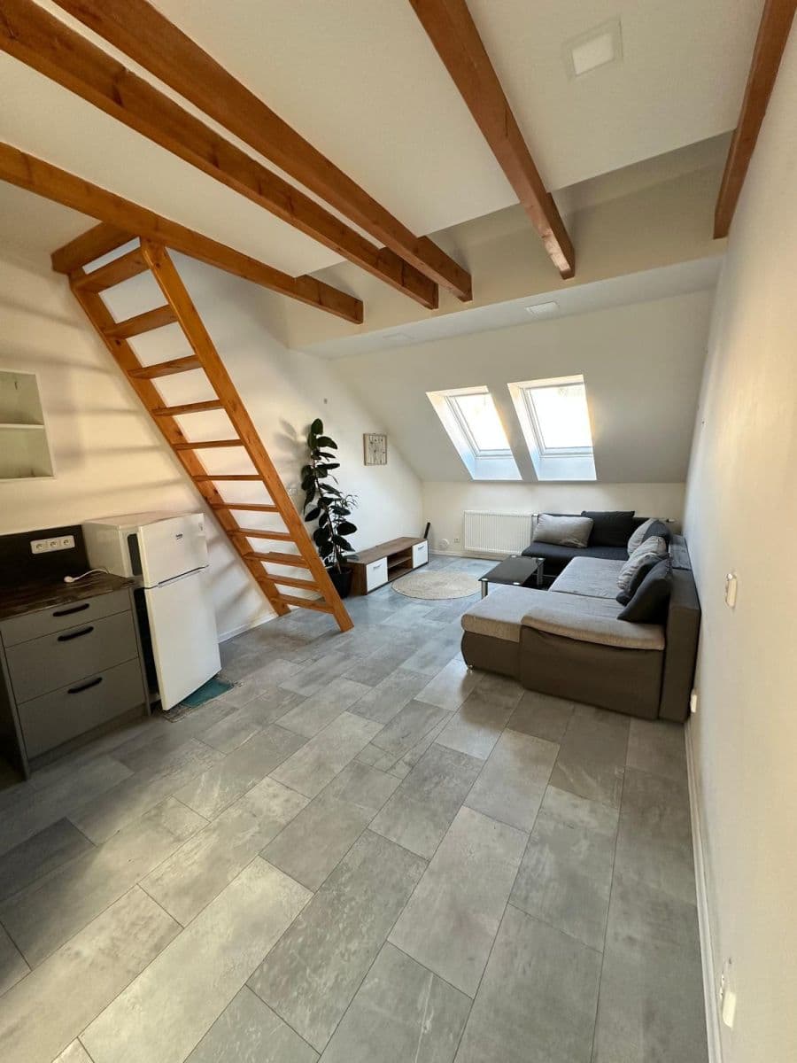 1 bedroom with open-plan kitchen flat to rent, 60 m², Komenského, Kladno, Středočeský Region 1 bedroom with open-plan kitchen flat to rent, 60 m², Komenského, Kladno, Středočeský Region