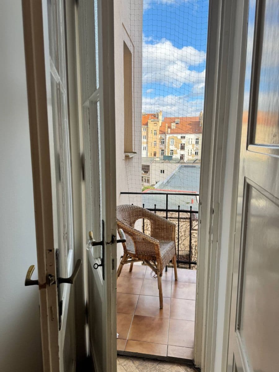 2 bedroom with open-plan kitchen flat to rent, 110 m², Milešovská, Prague, Prague 2 bedroom with open-plan kitchen flat to rent, 110 m², Milešovská, Prague, Prague