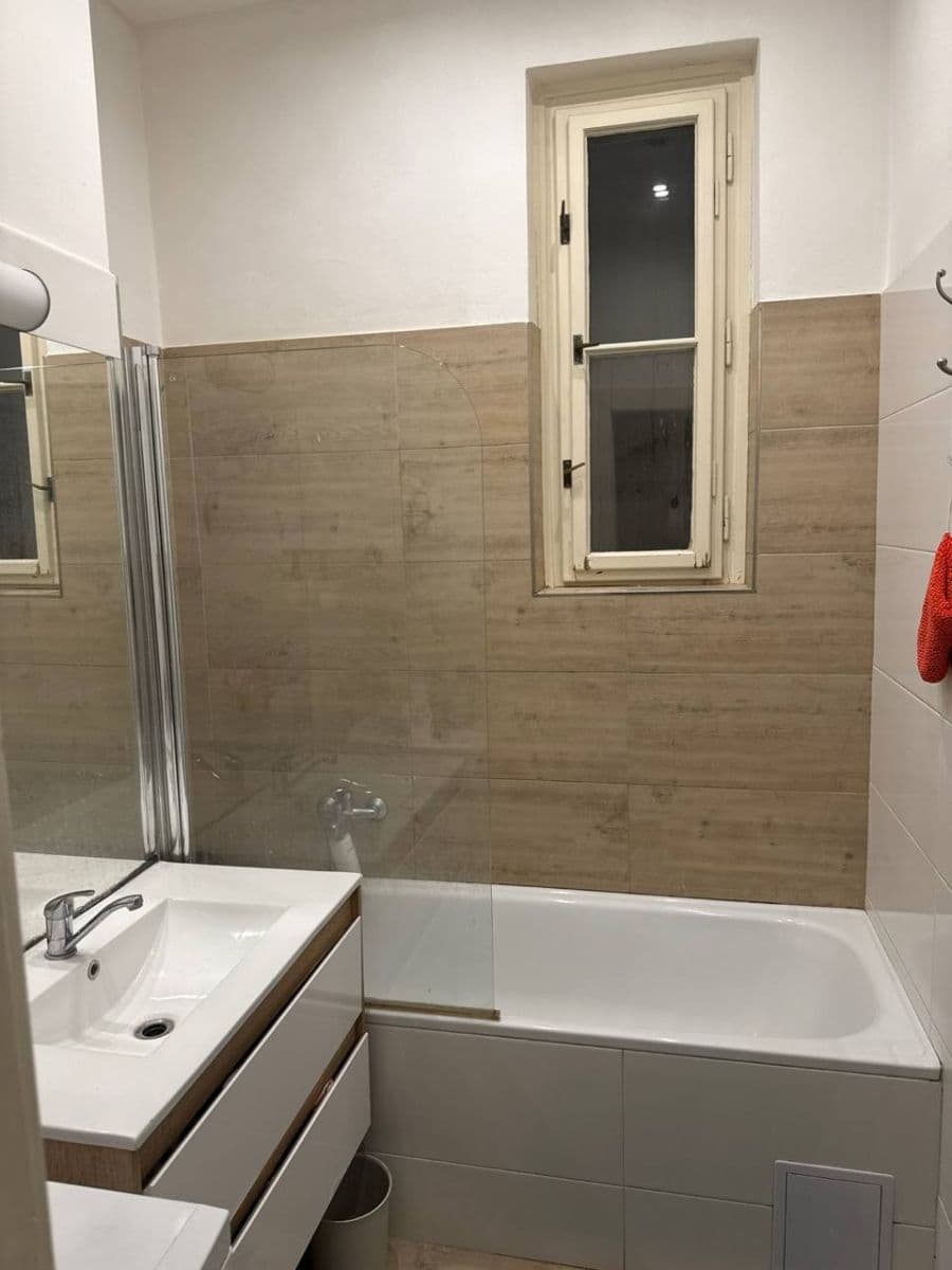 2 bedroom with open-plan kitchen flat to rent, 110 m², Milešovská, Prague, Prague 2 bedroom with open-plan kitchen flat to rent, 110 m², Milešovská, Prague, Prague