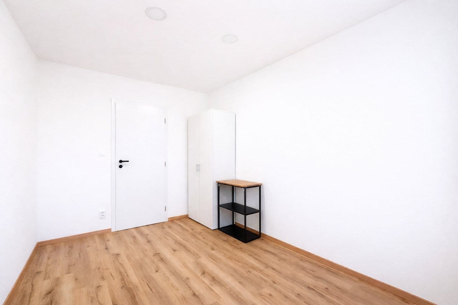 2 bedroom with open-plan kitchen flat to rent, 60 m², Kosmonautů, Mělník, Středočeský Region 2 bedroom with open-plan kitchen flat to rent, 60 m², Kosmonautů, Mělník, Středočeský Region