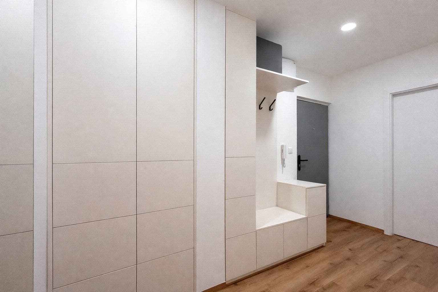 2 bedroom with open-plan kitchen flat to rent, 60 m², Kosmonautů, Mělník, Středočeský Region 2 bedroom with open-plan kitchen flat to rent, 60 m², Kosmonautů, Mělník, Středočeský Region