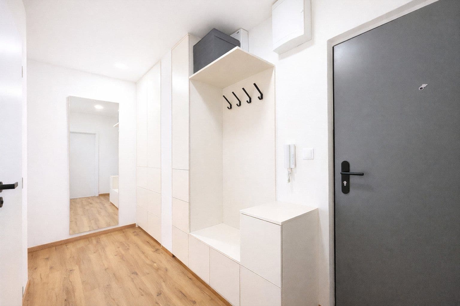 2 bedroom with open-plan kitchen flat to rent, 60 m², Kosmonautů, Mělník, Středočeský Region 2 bedroom with open-plan kitchen flat to rent, 60 m², Kosmonautů, Mělník, Středočeský Region