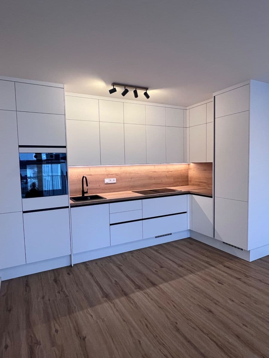 1 bedroom with open-plan kitchen flat to rent, 54 m², Ke křížku, Kladno, Středočeský Region 1 bedroom with open-plan kitchen flat to rent, 54 m², Ke křížku, Kladno, Středočeský Region