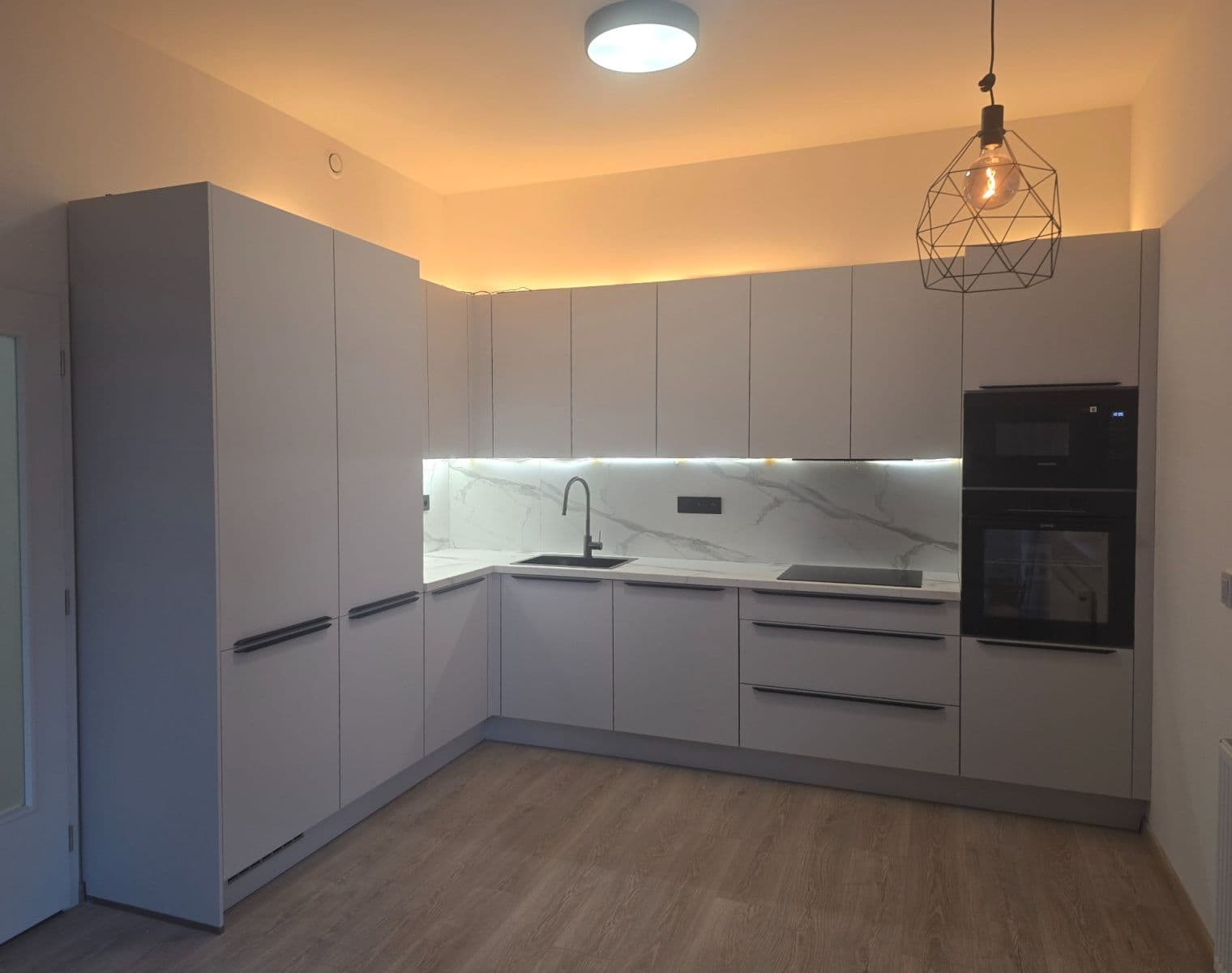 2 bedroom with open-plan kitchen flat to rent, 64 m², Fabiánova, Prague, Prague 2 bedroom with open-plan kitchen flat to rent, 64 m², Fabiánova, Prague, Prague
