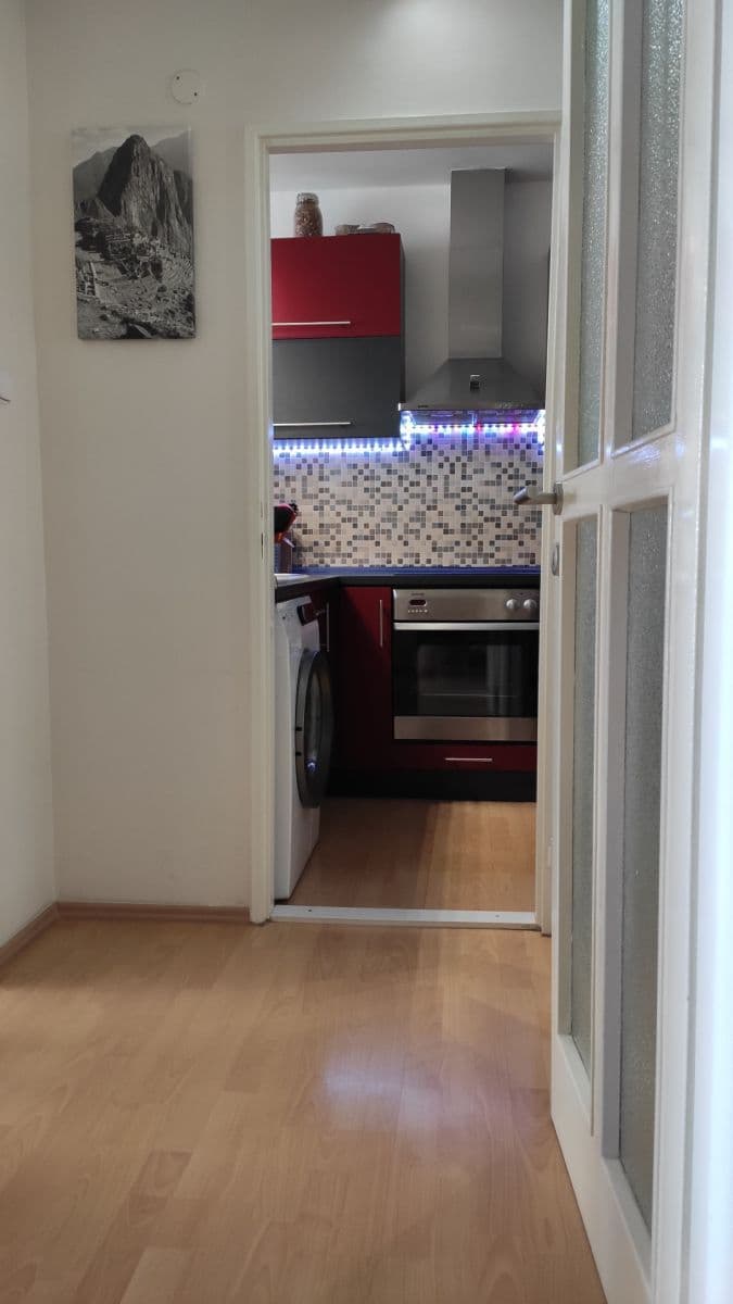 1 bedroom with open-plan kitchen flat to rent, 46 m², Rajmonova, Prague, Prague 1 bedroom with open-plan kitchen flat to rent, 46 m², Rajmonova, Prague, Prague