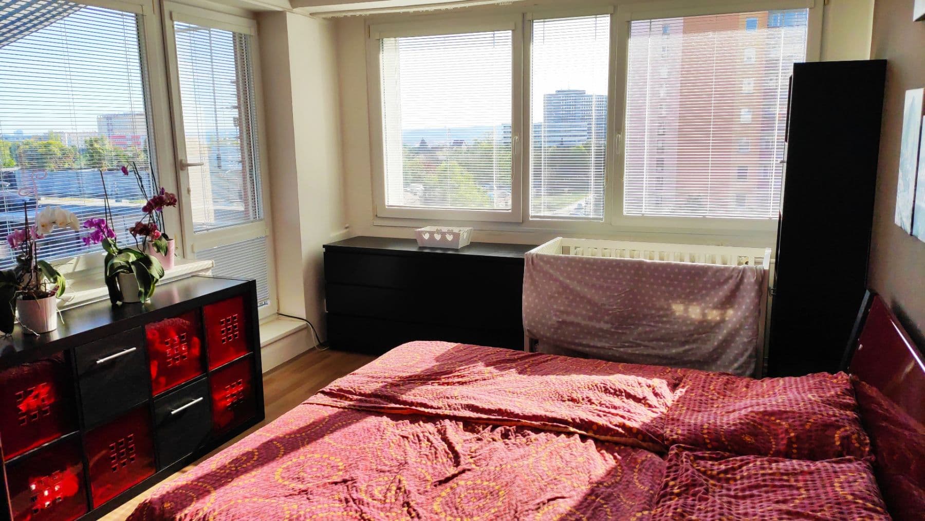 1 bedroom with open-plan kitchen flat to rent, 46 m², Rajmonova, Prague, Prague 1 bedroom with open-plan kitchen flat to rent, 46 m², Rajmonova, Prague, Prague