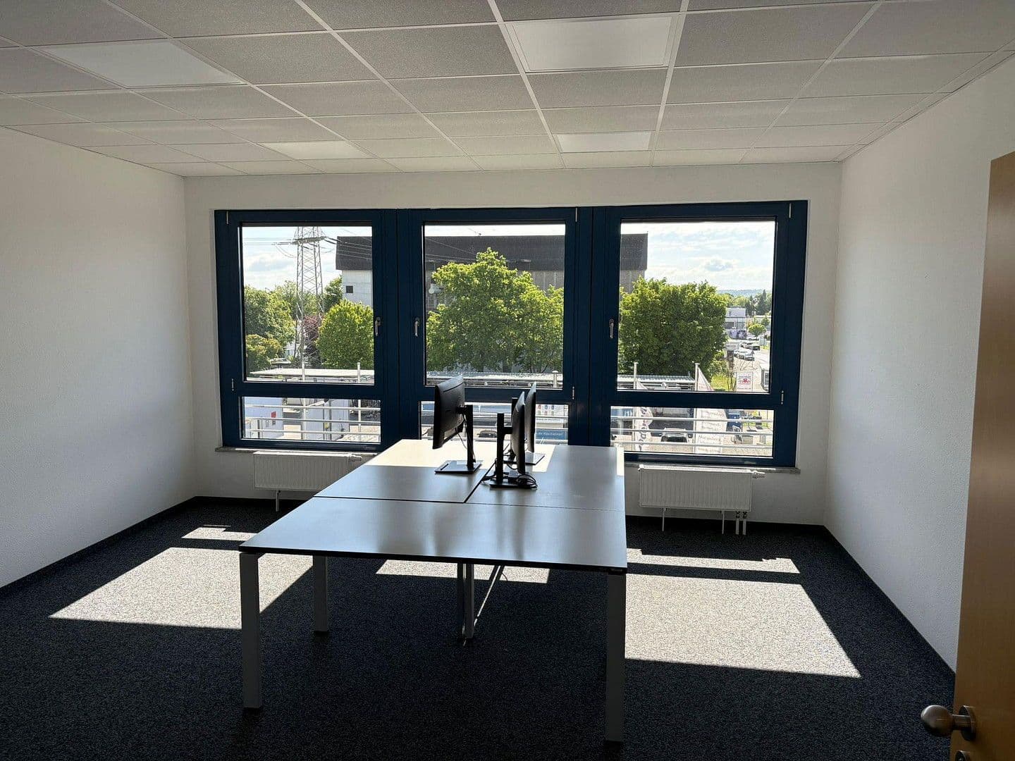 office to rent, 84 m², Berner Str. 71, Frankfurt - Nieder-Eschbach, Hesse office to rent, 84 m², Berner Str. 71, Frankfurt - Nieder-Eschbach, Hesse