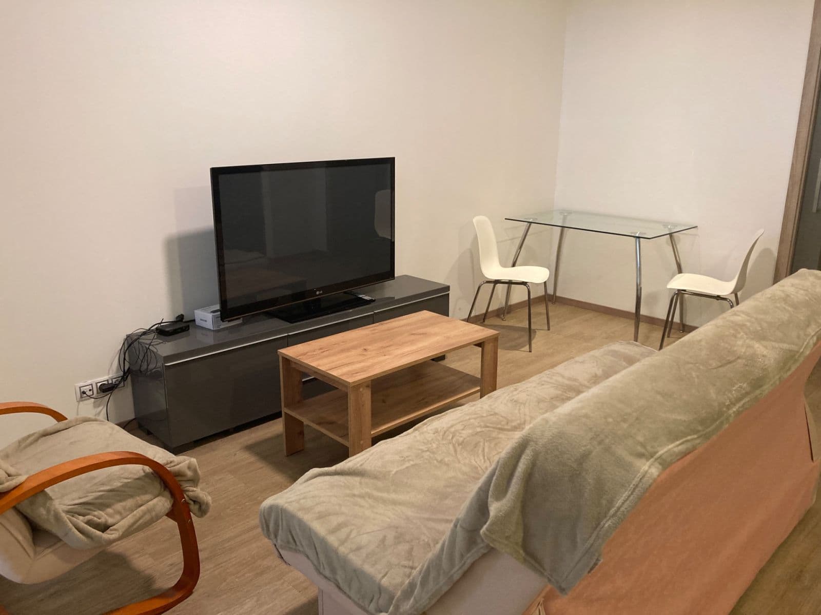 1 bedroom flat to rent, 48 m², Dostihová, Slušovice, Zlínský Region 1 bedroom flat to rent, 48 m², Dostihová, Slušovice, Zlínský Region