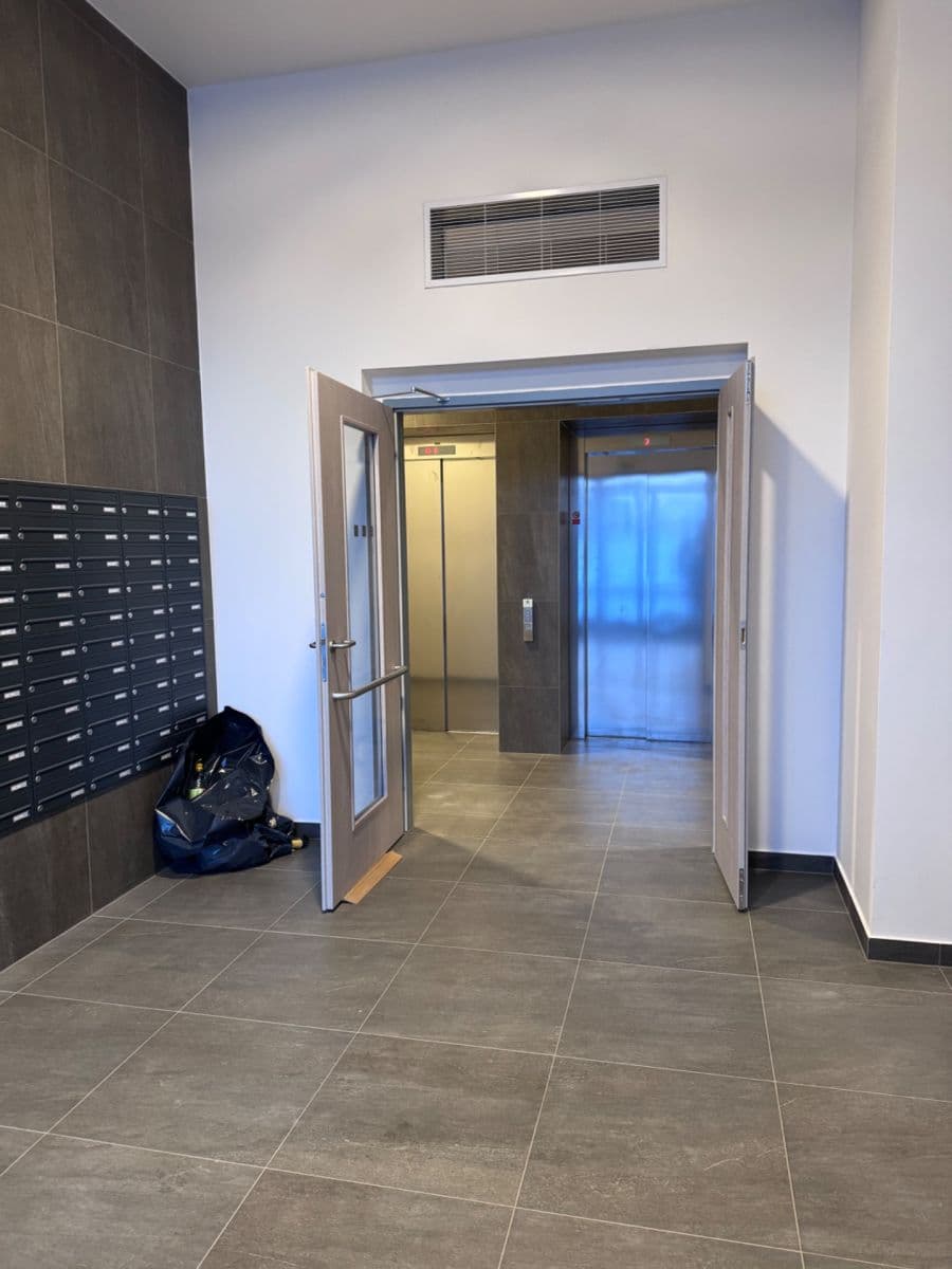 Studio flat to rent, 32 m², Poděbradská, Prague, Prague Studio flat to rent, 32 m², Poděbradská, Prague, Prague