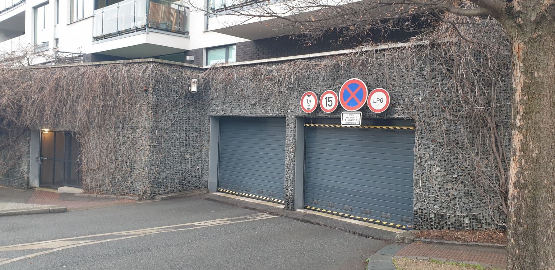 garage to rent, 20 m², Italská, Prague, Prague garage to rent, 20 m², Italská, Prague, Prague