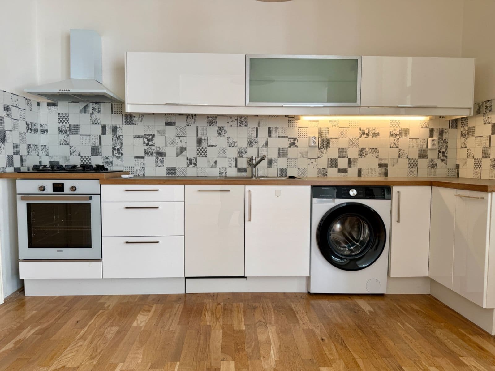 3 bedroom flat to rent, 80 m², Dukelských hrdinů, Prague, Prague 3 bedroom flat to rent, 80 m², Dukelských hrdinů, Prague, Prague