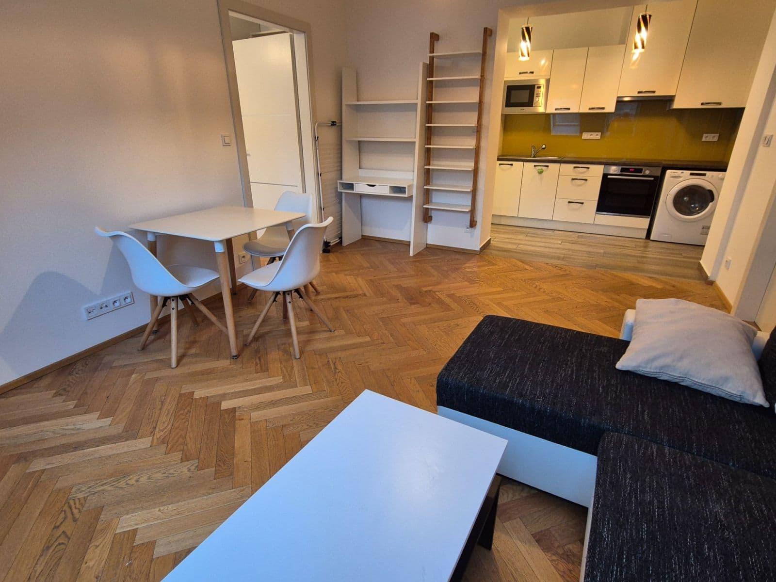 2 bedroom with open-plan kitchen flat to rent, 62 m², Horní, Prague, Prague 2 bedroom with open-plan kitchen flat to rent, 62 m², Horní, Prague, Prague