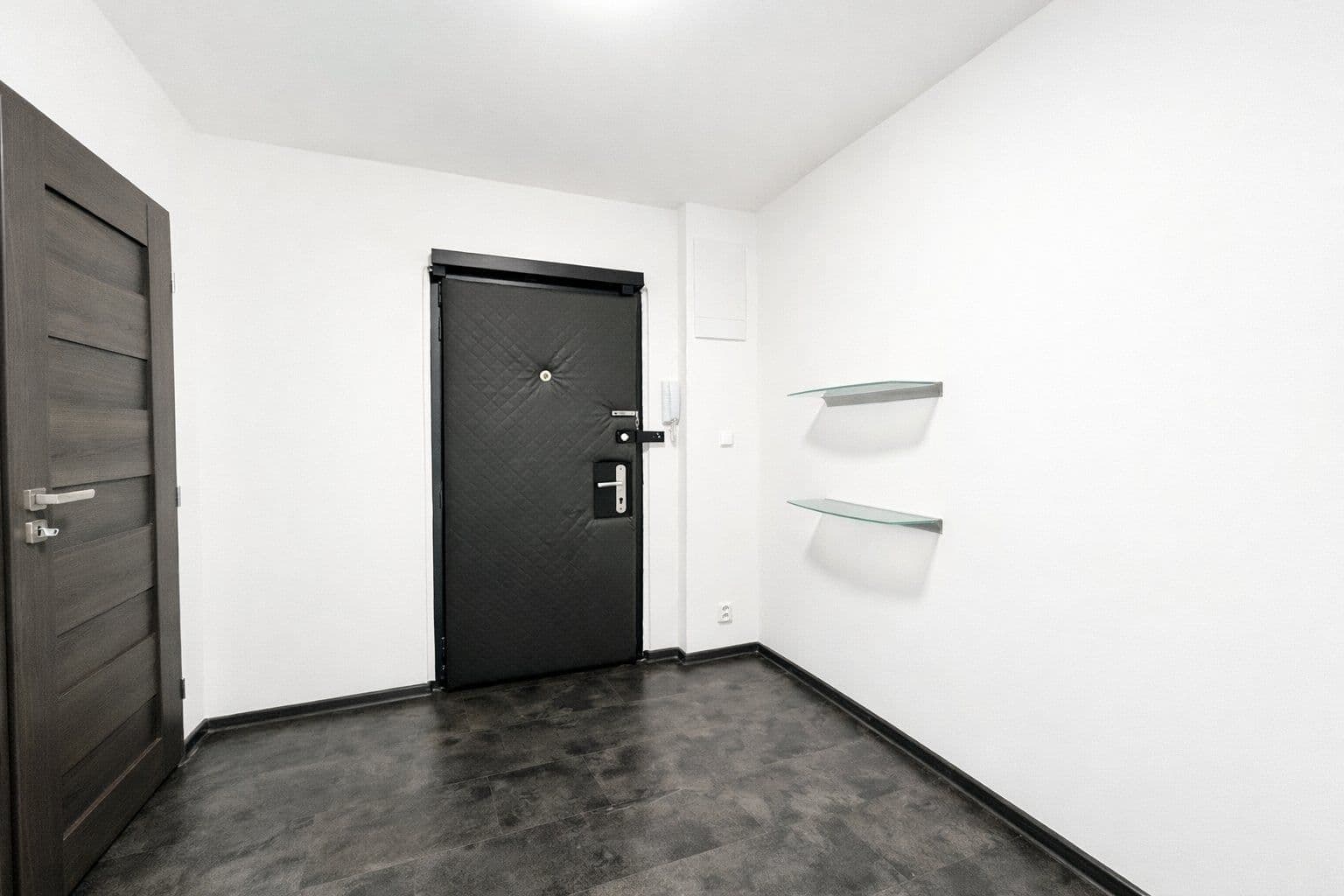 4 bedroom flat to rent, 90 m², Tererova, Prague, Prague 4 bedroom flat to rent, 90 m², Tererova, Prague, Prague