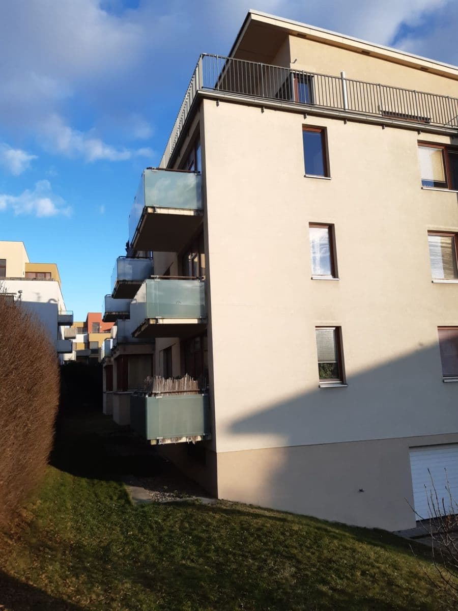 1 bedroom with open-plan kitchen flat to rent, 54 m², Laudonova, Prague, Prague 1 bedroom with open-plan kitchen flat to rent, 54 m², Laudonova, Prague, Prague