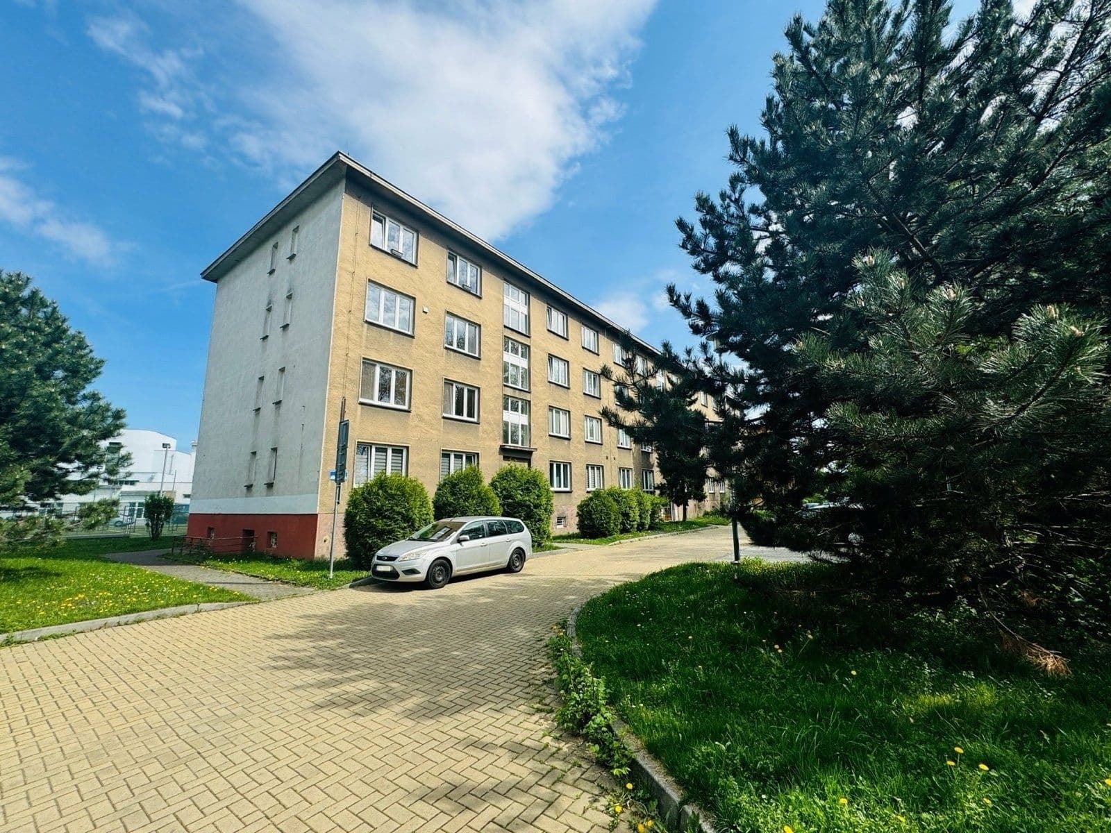 garage to rent, 23 m², náměstí Jiřího Myrona, Ostrava, Moravskoslezský Region garage to rent, 23 m², náměstí Jiřího Myrona, Ostrava, Moravskoslezský Region