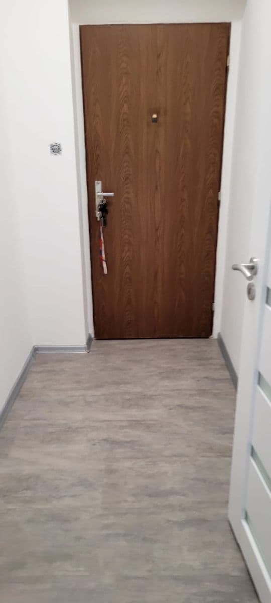 Studio flat to rent, 28 m², Školská, Hostivice, Středočeský Region Studio flat to rent, 28 m², Školská, Hostivice, Středočeský Region