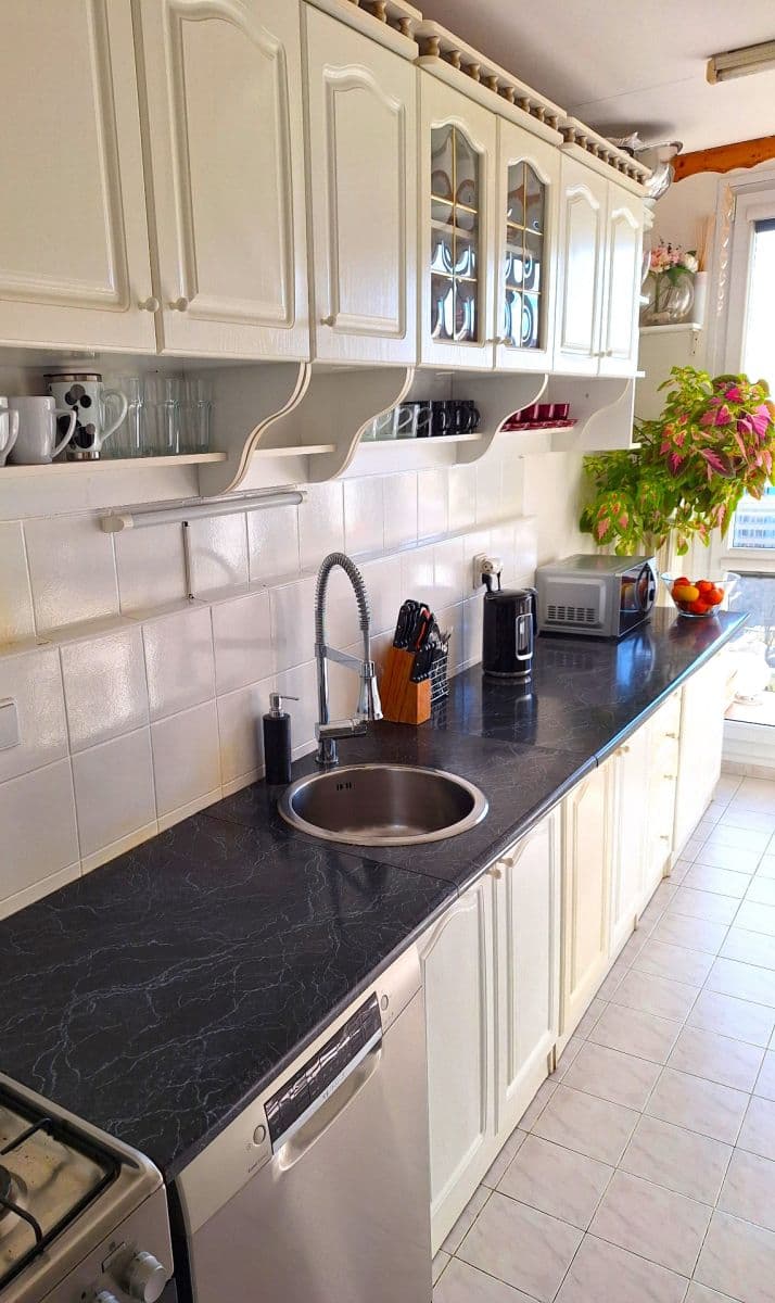 3 bedroom flat to rent, 73 m², Zdiměřická, Prague, Prague 3 bedroom flat to rent, 73 m², Zdiměřická, Prague, Prague