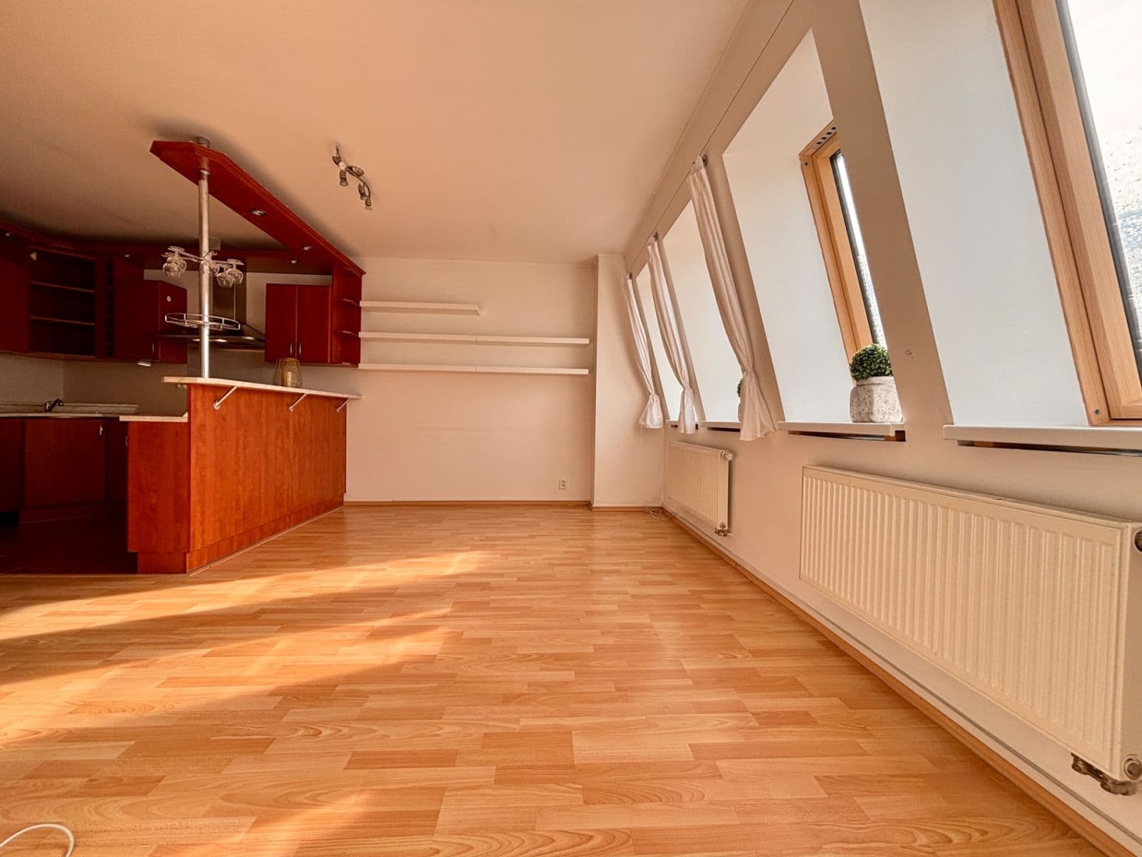 2 bedroom with open-plan kitchen flat to rent, 64 m², Handkeho, Olomouc, Olomoucký Region 2 bedroom with open-plan kitchen flat to rent, 64 m², Handkeho, Olomouc, Olomoucký Region