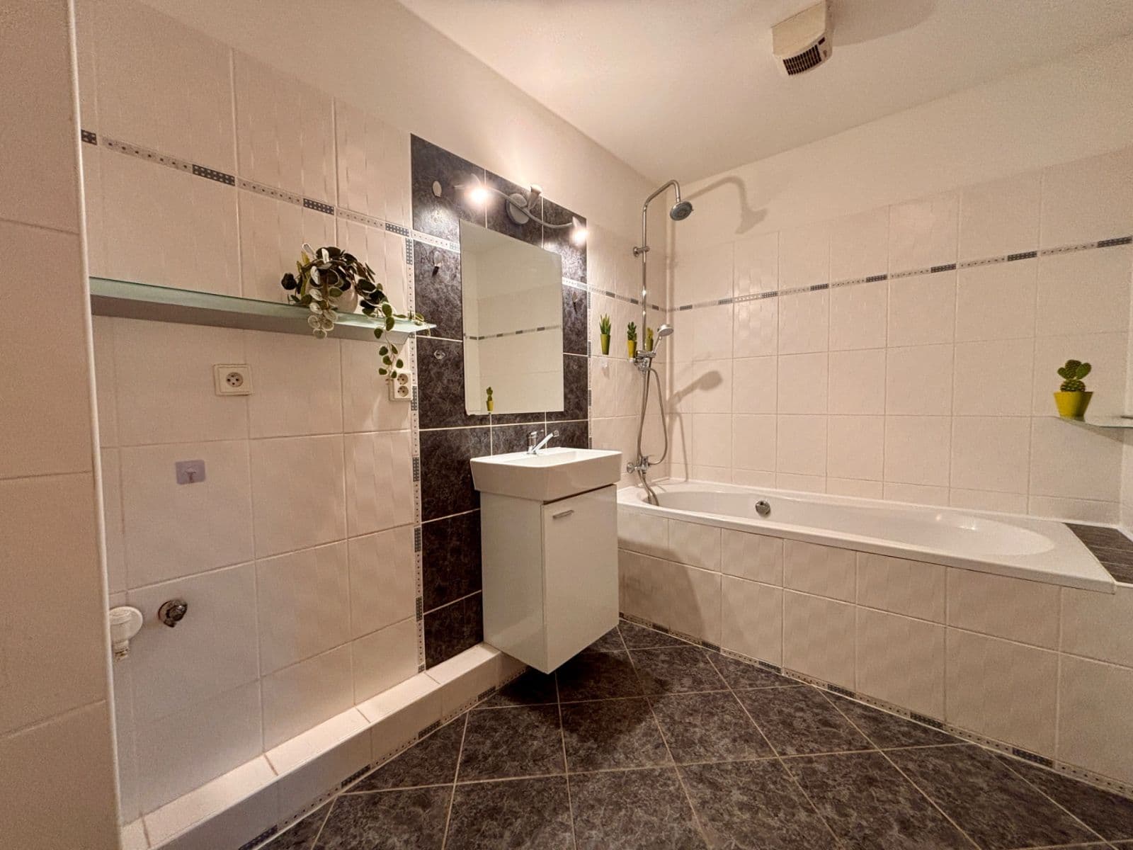 2 bedroom with open-plan kitchen flat to rent, 64 m², Handkeho, Olomouc, Olomoucký Region 2 bedroom with open-plan kitchen flat to rent, 64 m², Handkeho, Olomouc, Olomoucký Region