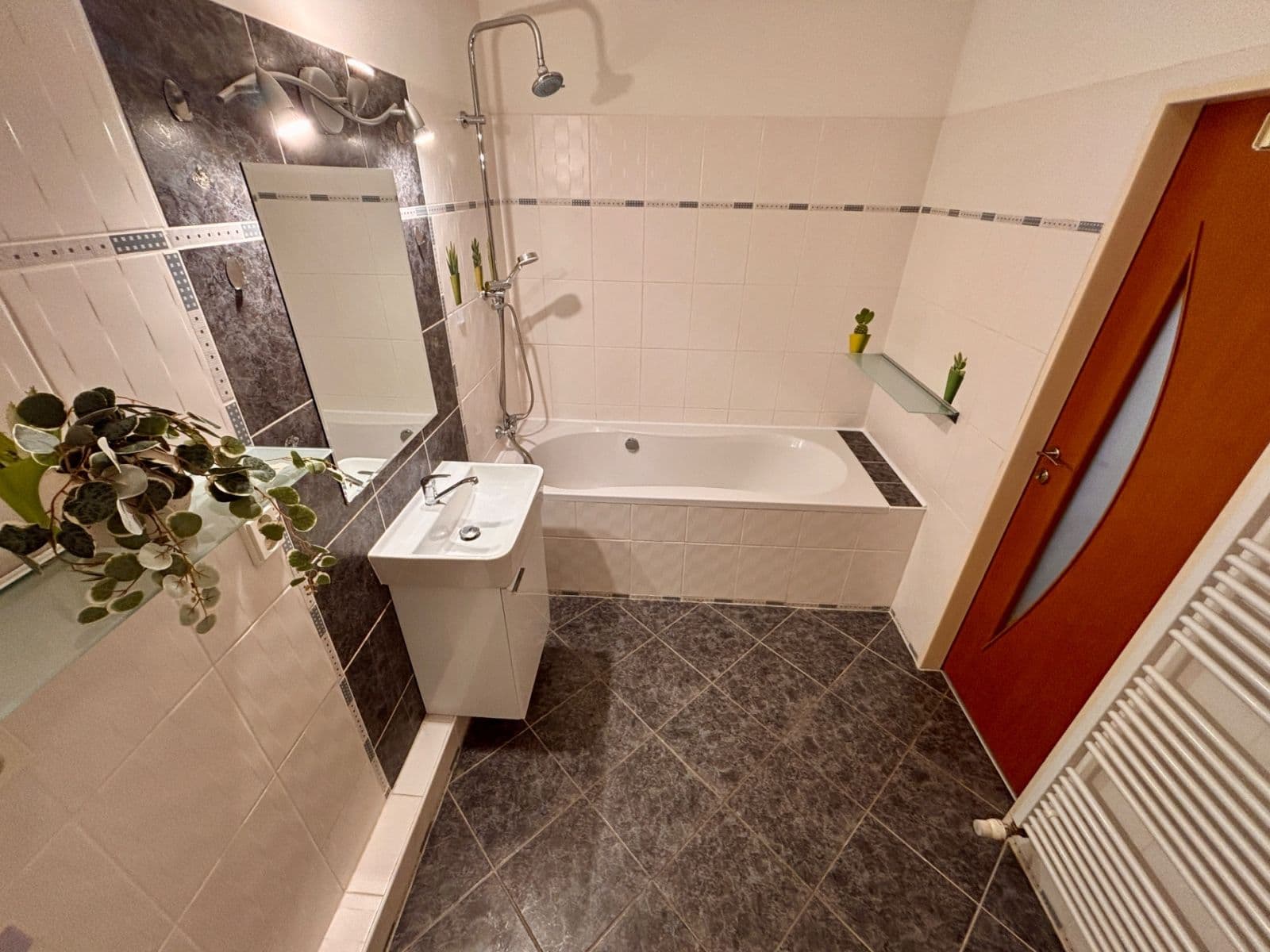 2 bedroom with open-plan kitchen flat to rent, 64 m², Handkeho, Olomouc, Olomoucký Region 2 bedroom with open-plan kitchen flat to rent, 64 m², Handkeho, Olomouc, Olomoucký Region