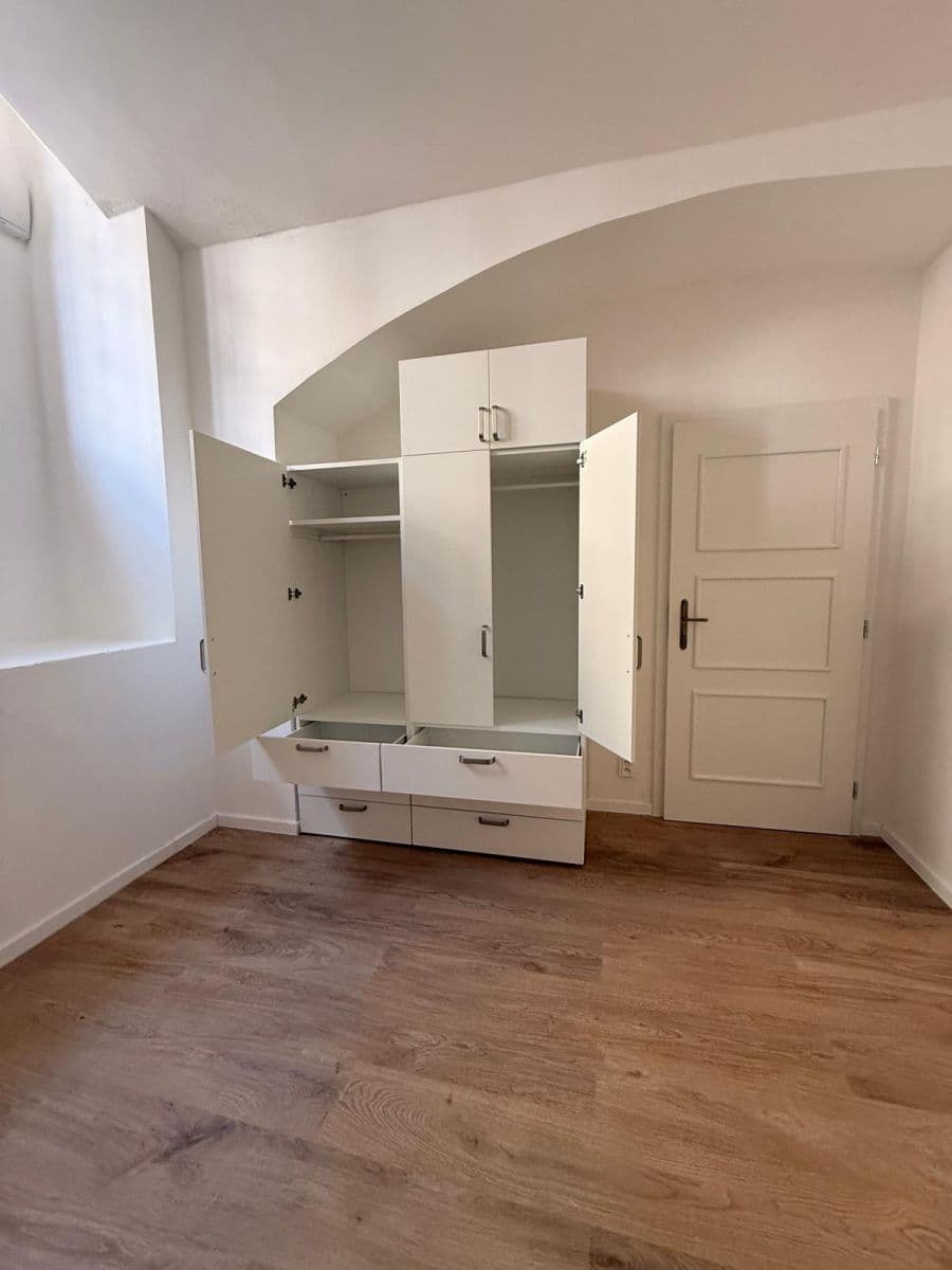 1 bedroom with open-plan kitchen flat to rent, 44 m², Chlumova, Prague, Prague 1 bedroom with open-plan kitchen flat to rent, 44 m², Chlumova, Prague, Prague