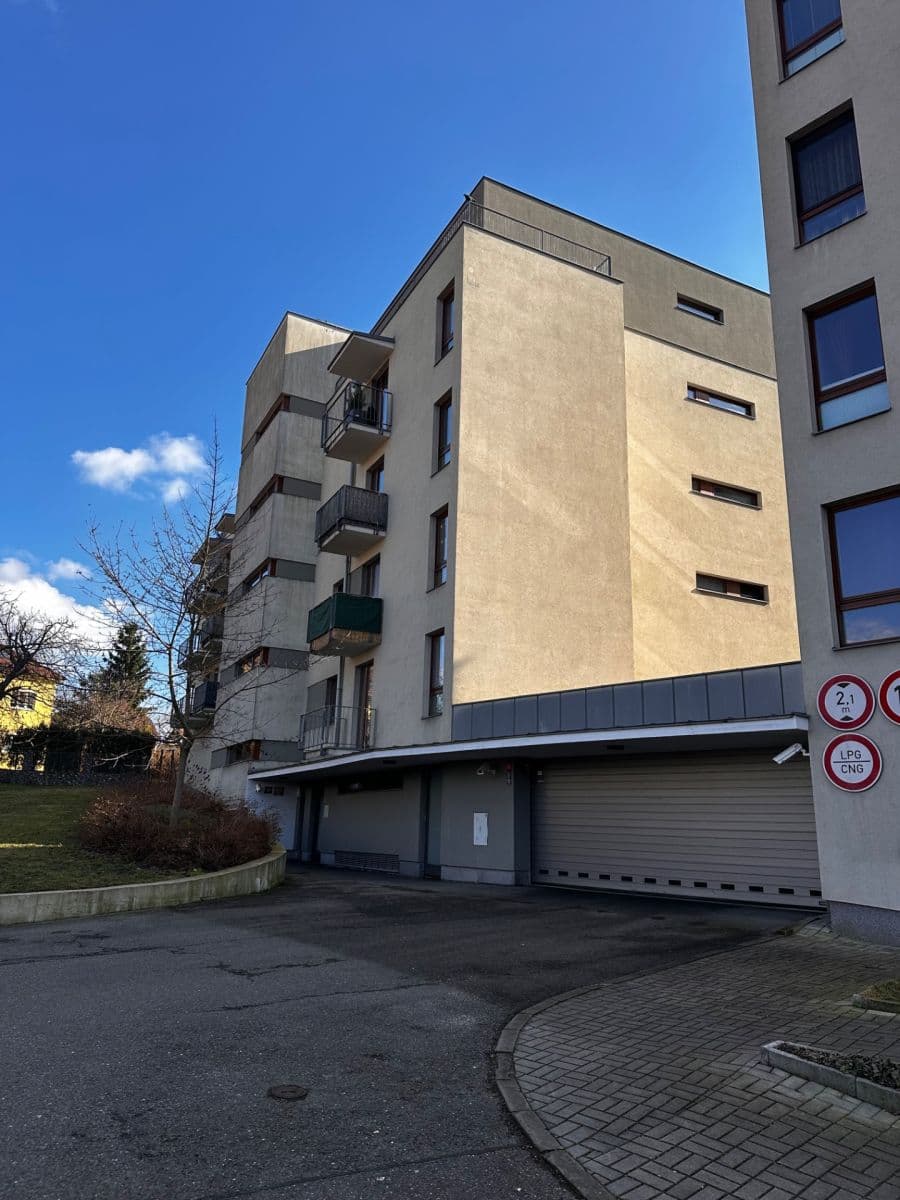 1 bedroom with open-plan kitchen flat to rent, 68 m², Na Srážku, Prague, Prague 1 bedroom with open-plan kitchen flat to rent, 68 m², Na Srážku, Prague, Prague