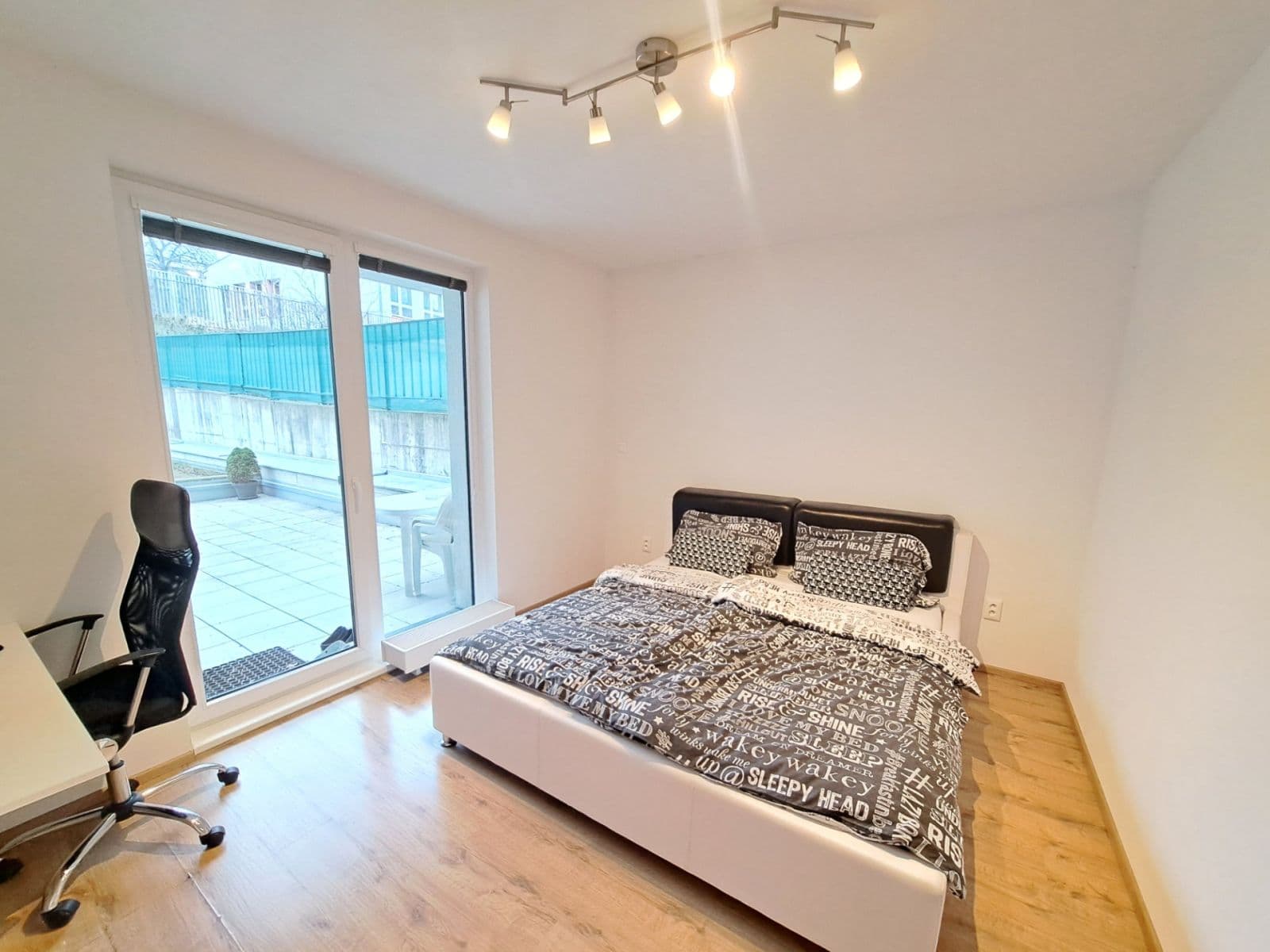 1 bedroom with open-plan kitchen flat to rent, 156 m², Francouzská, Brno, Jihomoravský Region 1 bedroom with open-plan kitchen flat to rent, 156 m², Francouzská, Brno, Jihomoravský Region