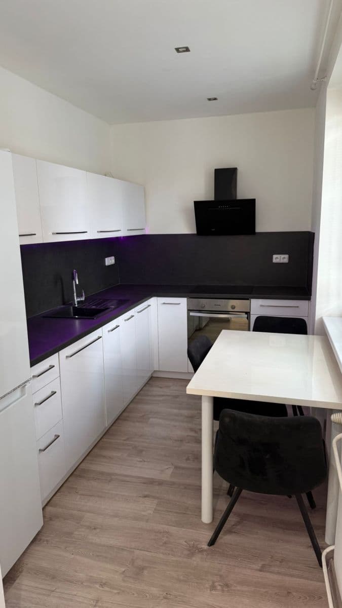 1 bedroom with open-plan kitchen flat to rent, 52 m², Gen. Sochora, Ostrava, Moravskoslezský Region 1 bedroom with open-plan kitchen flat to rent, 52 m², Gen. Sochora, Ostrava, Moravskoslezský Region