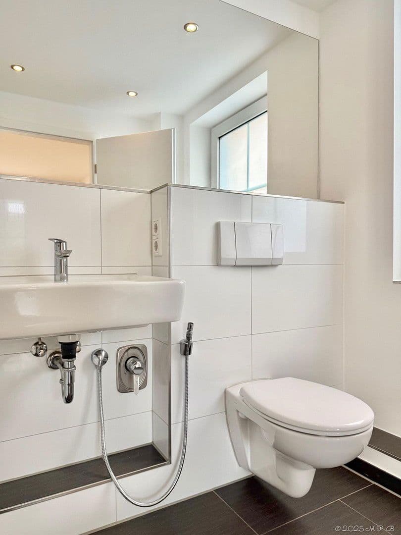 house for sale, 213 m², Rheinbrohler Weg 39, Düsseldorf, North Rhine-Westphalia house for sale, 213 m², Rheinbrohler Weg 39, Düsseldorf, North Rhine-Westphalia